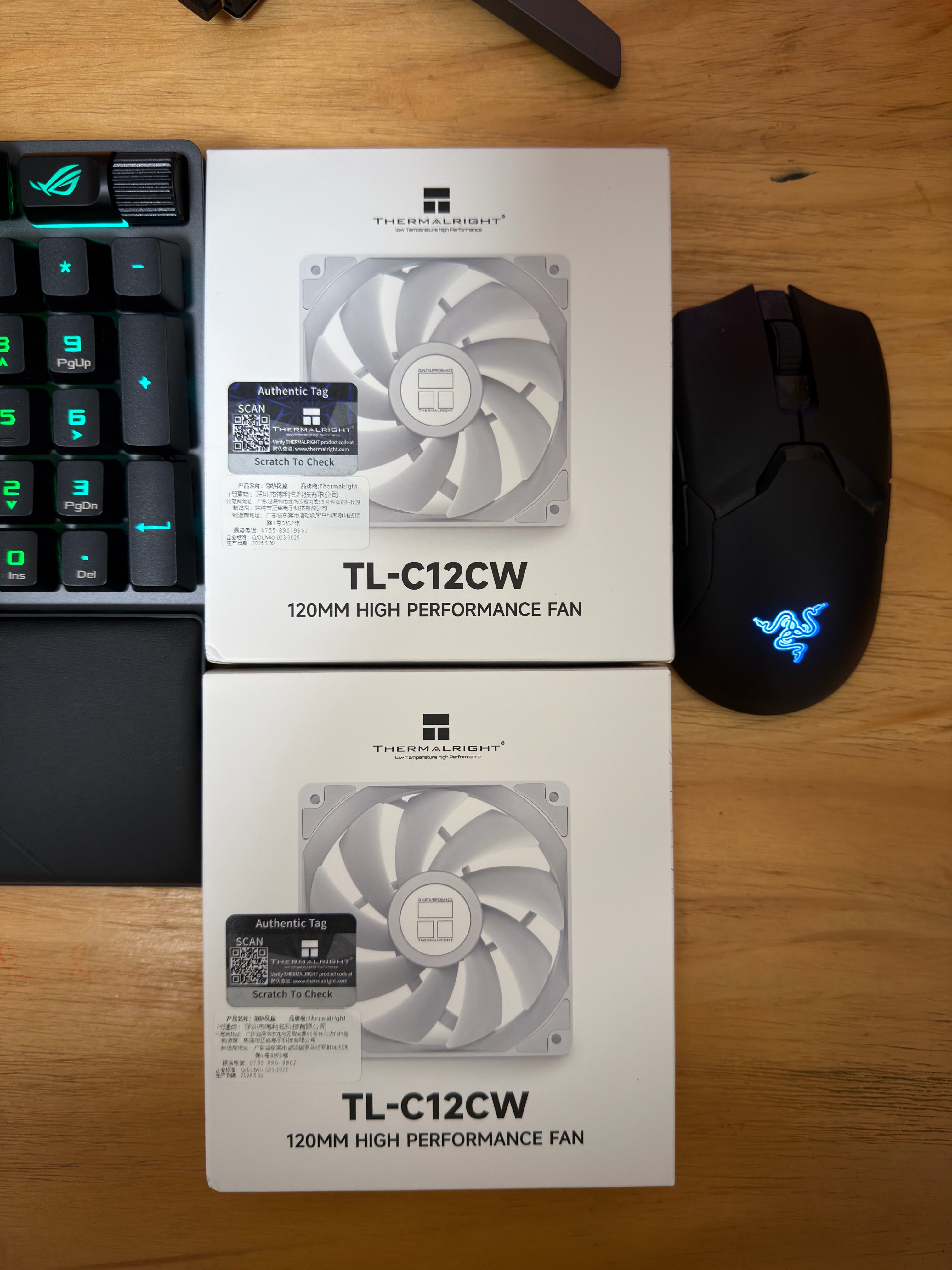 利民（thermalright）TL-C12CW 白色12cm入门级风压扇 经典磁稳S-FDB轴承  4PIN串接PWM接头 1550转速 实拍图