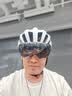 西骑者（WestBiking）自行车骑行头盔男女通用轻量透气一体成型防护安全帽单车骑行装备 白色【透明+变色风镜+尾灯】 实拍图