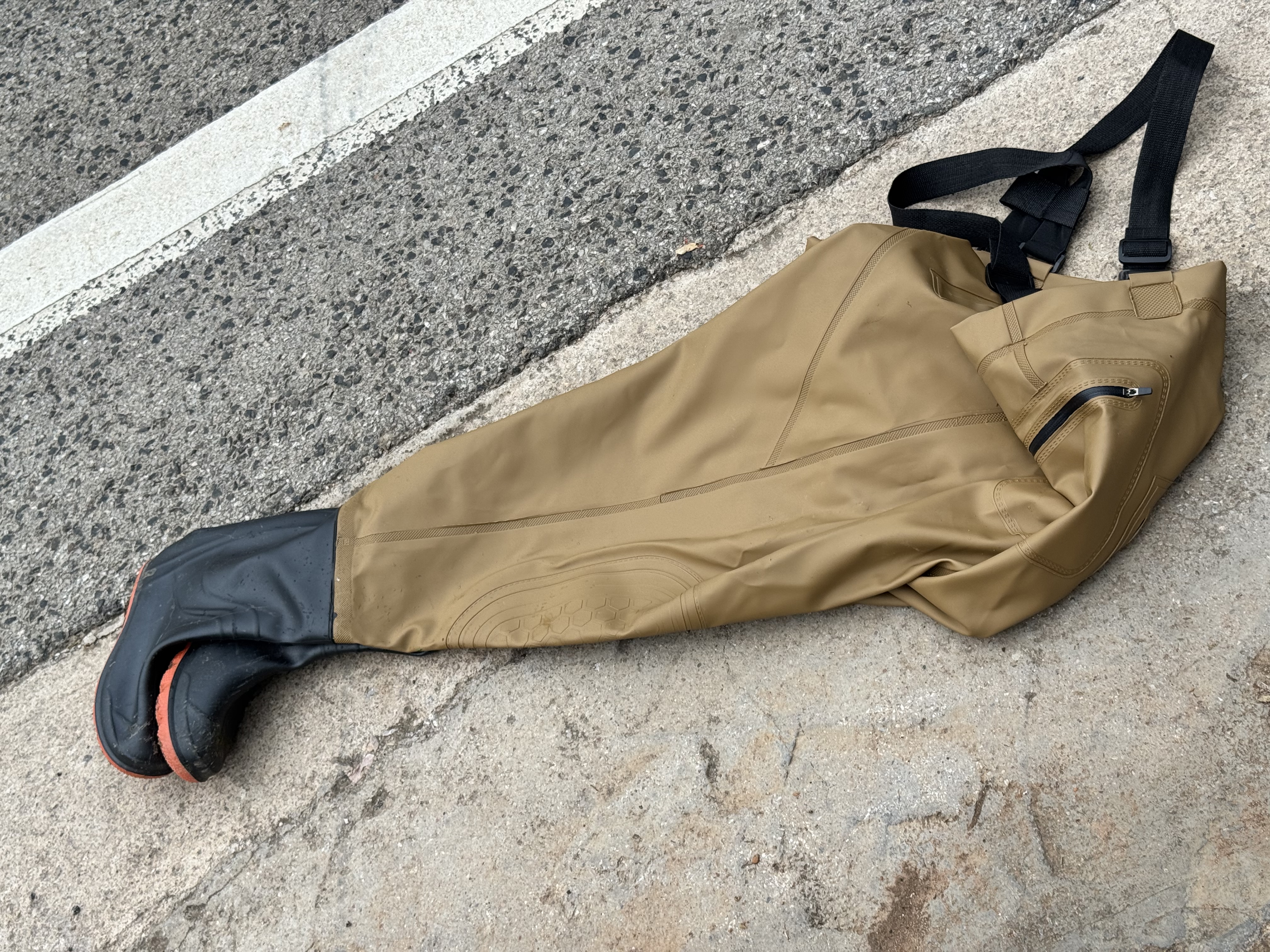 华盾下水裤水裤雨裤带雨鞋防水衣服半身全身连体叉捕抓鱼劳保皮裤 卡其色加厚PVC下水裤（配反光腰带） 41 实拍图
