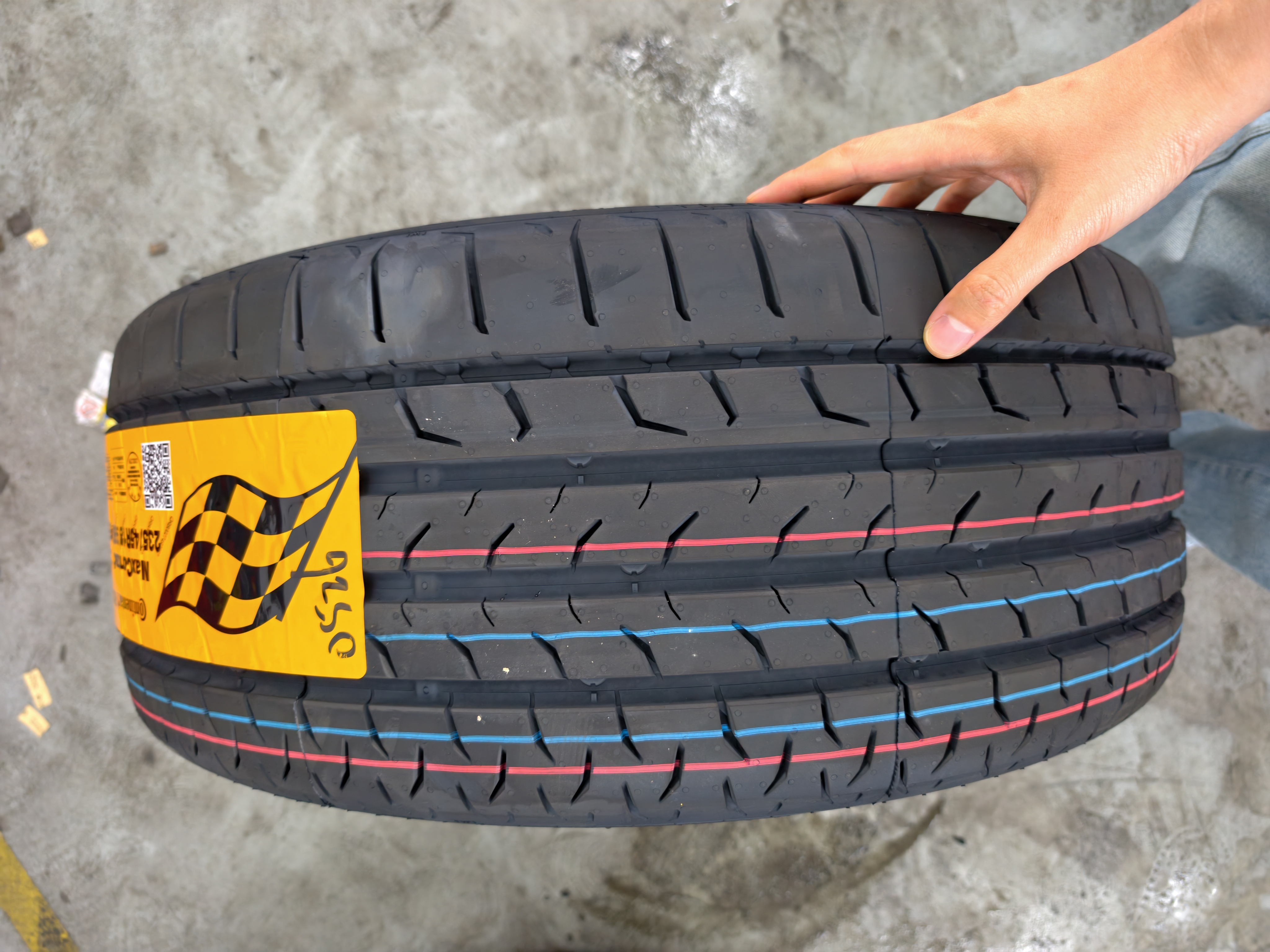马牌（Continental）汽车轮胎 235/45R18 98V XL FR MC6 原配UNI-V 实拍图