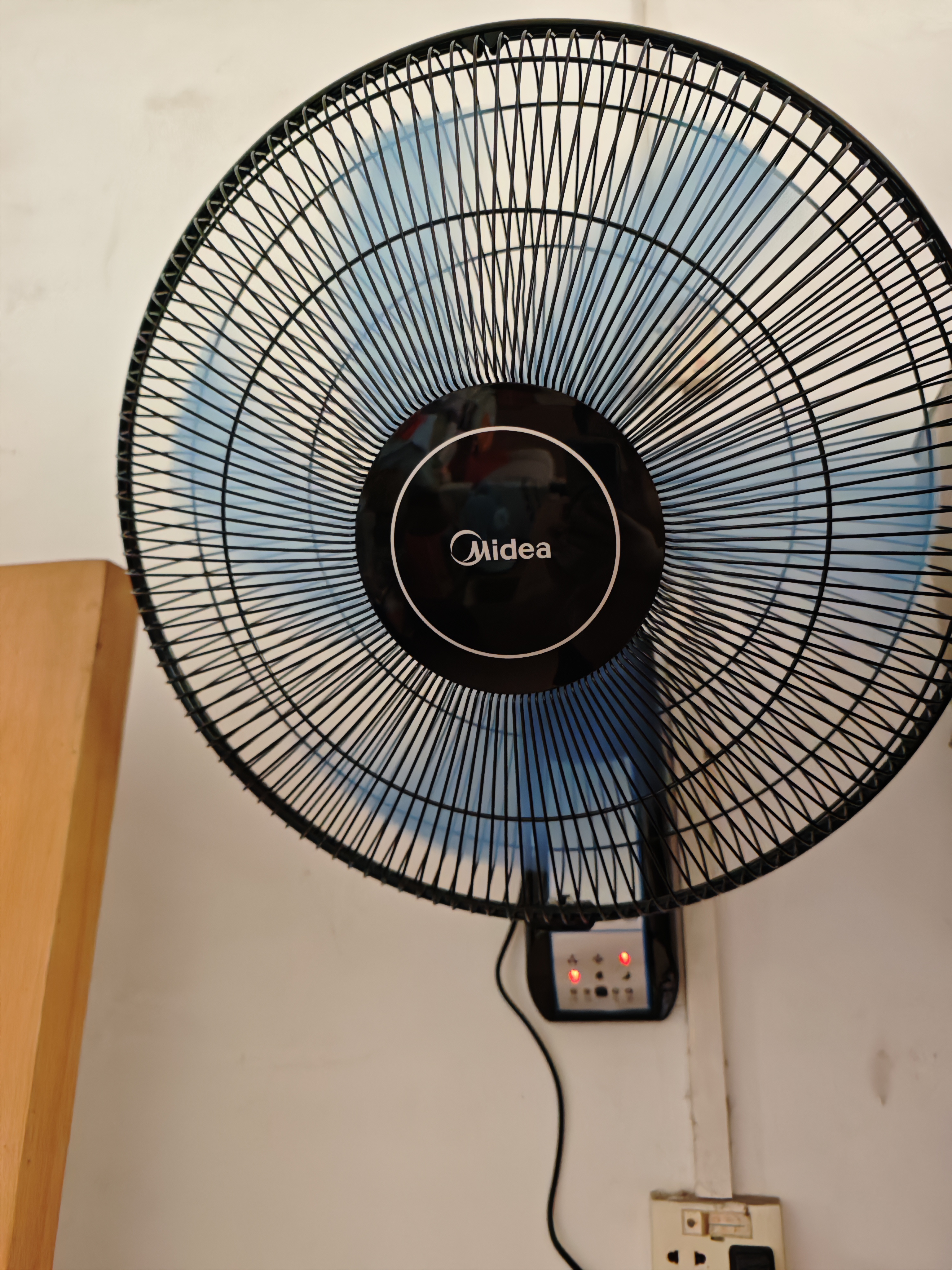 美的（Midea）【五叶飓风】工业遥控壁扇/挂壁式商居两用金属扇120°广角摇头定时电风扇工厂通风吊扇 FW40-11AR 实拍图