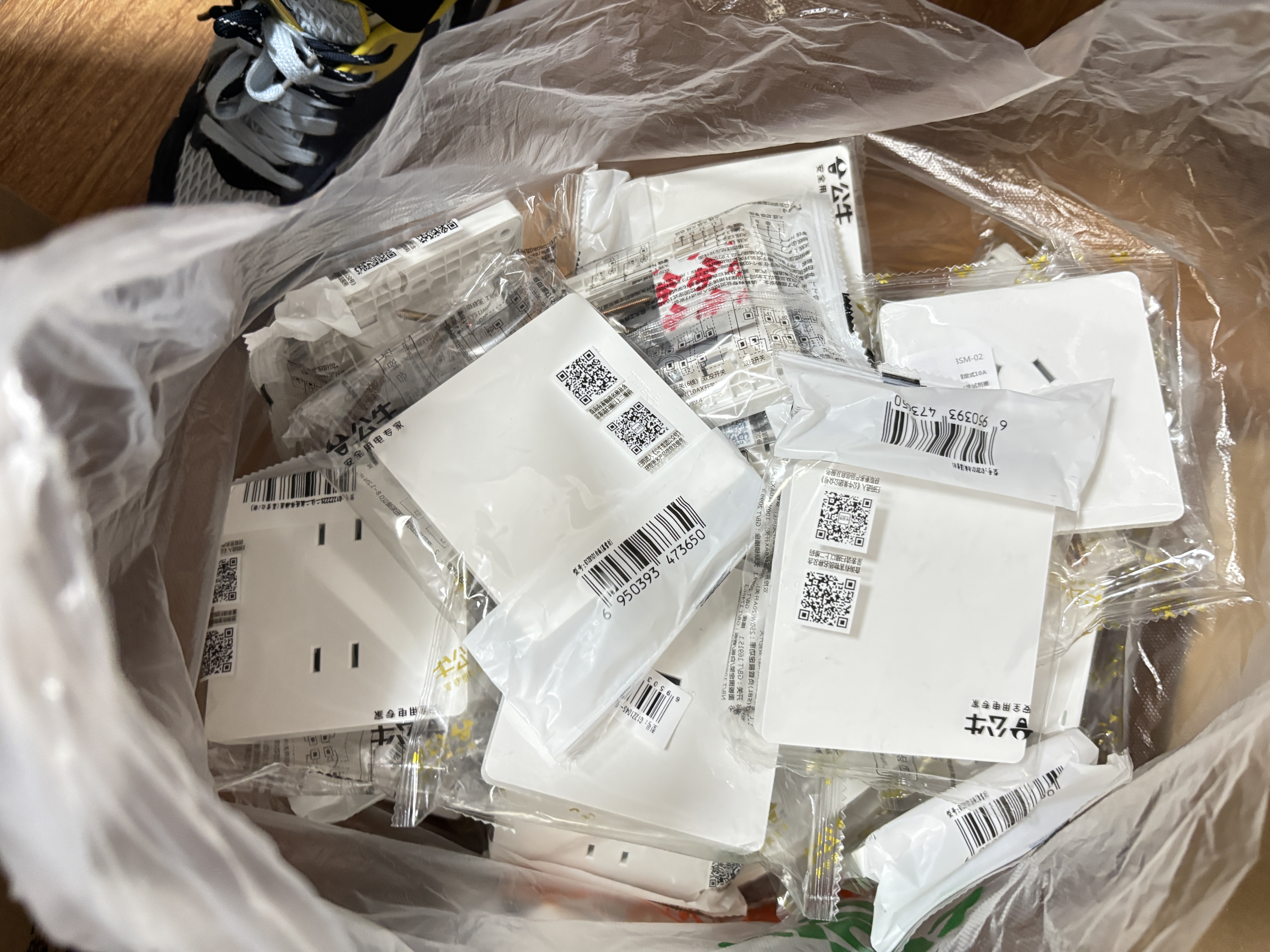 公牛（BULL）开关插座G12暮雪白 86型暗装墙壁面板五孔USB 哑光奶油风 10A四孔 实拍图