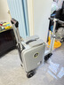 爱尔威（Airwheel）电动行李箱可骑行智能拉杆箱可坐可代步20英寸登机箱 青春版—银 实拍图