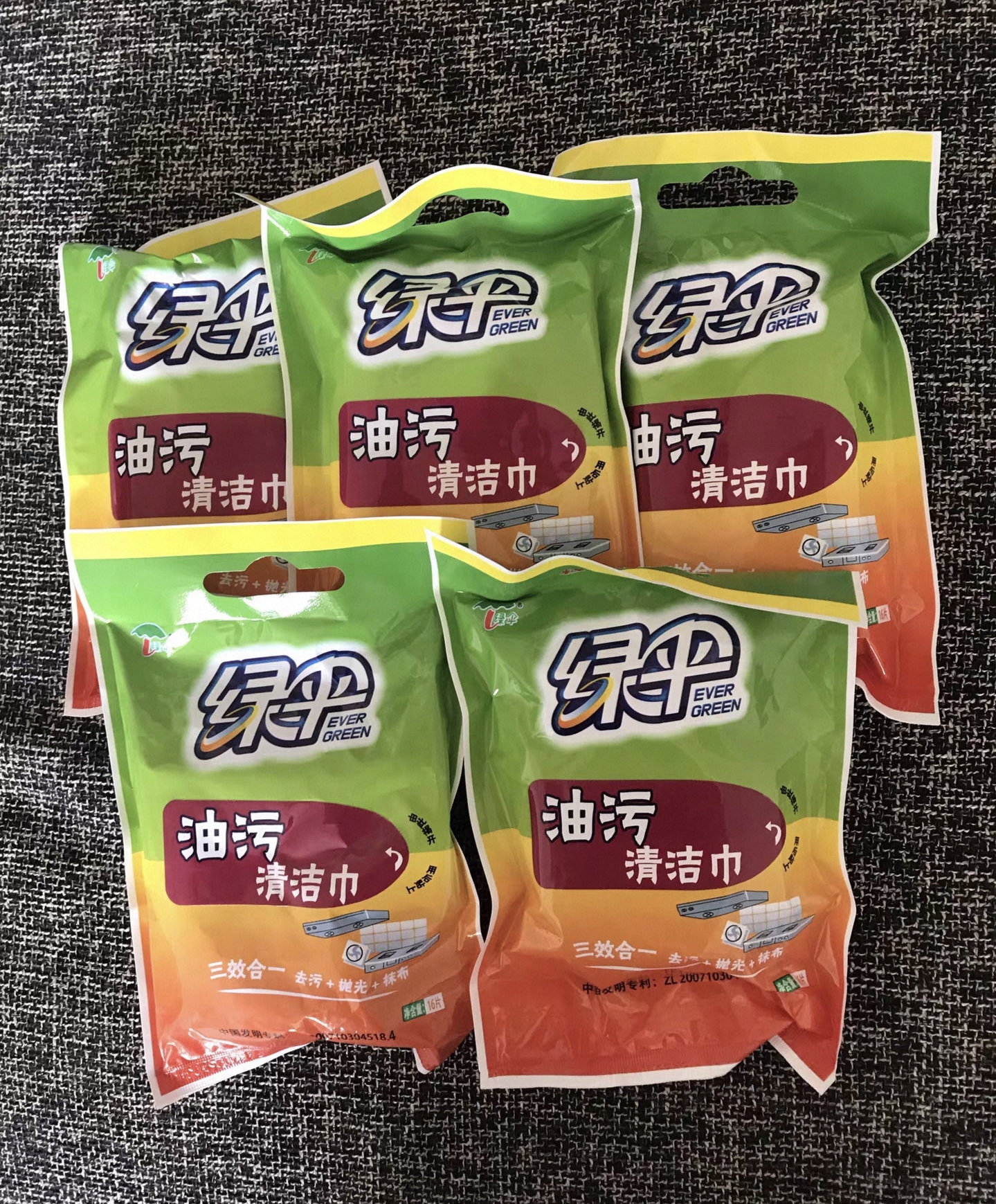 绿伞油污速擦巾厨房去油清洁抹布 洗洁精抛光剂 功能三效合一 百洁布 32片*8袋 实拍图