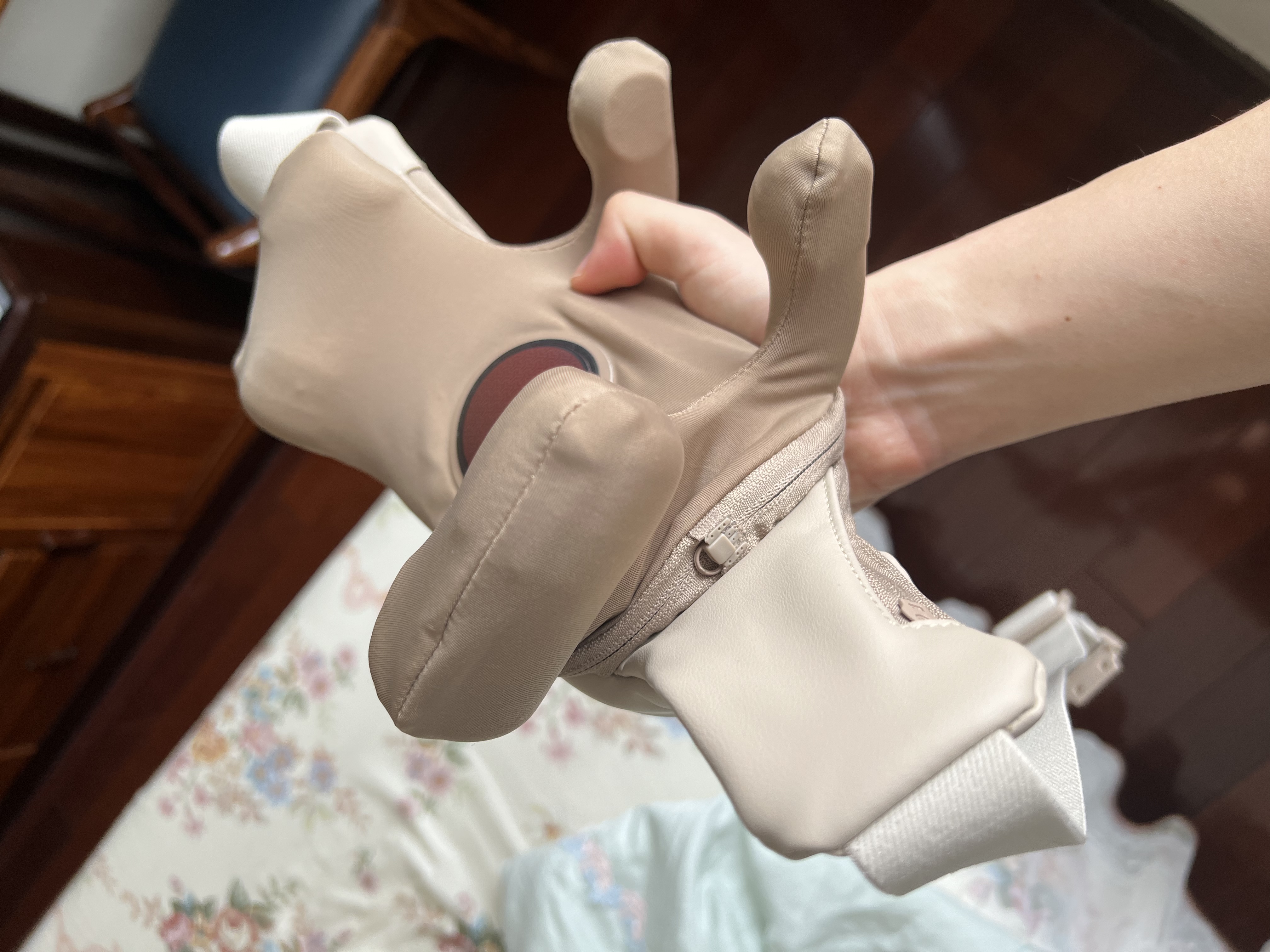 妙界R3至尊升级版颈椎按摩器肩颈按摩仪热敷按摩披肩斜方肌肩颈腰背按摩实用送父母生日礼物男女 金 实拍图