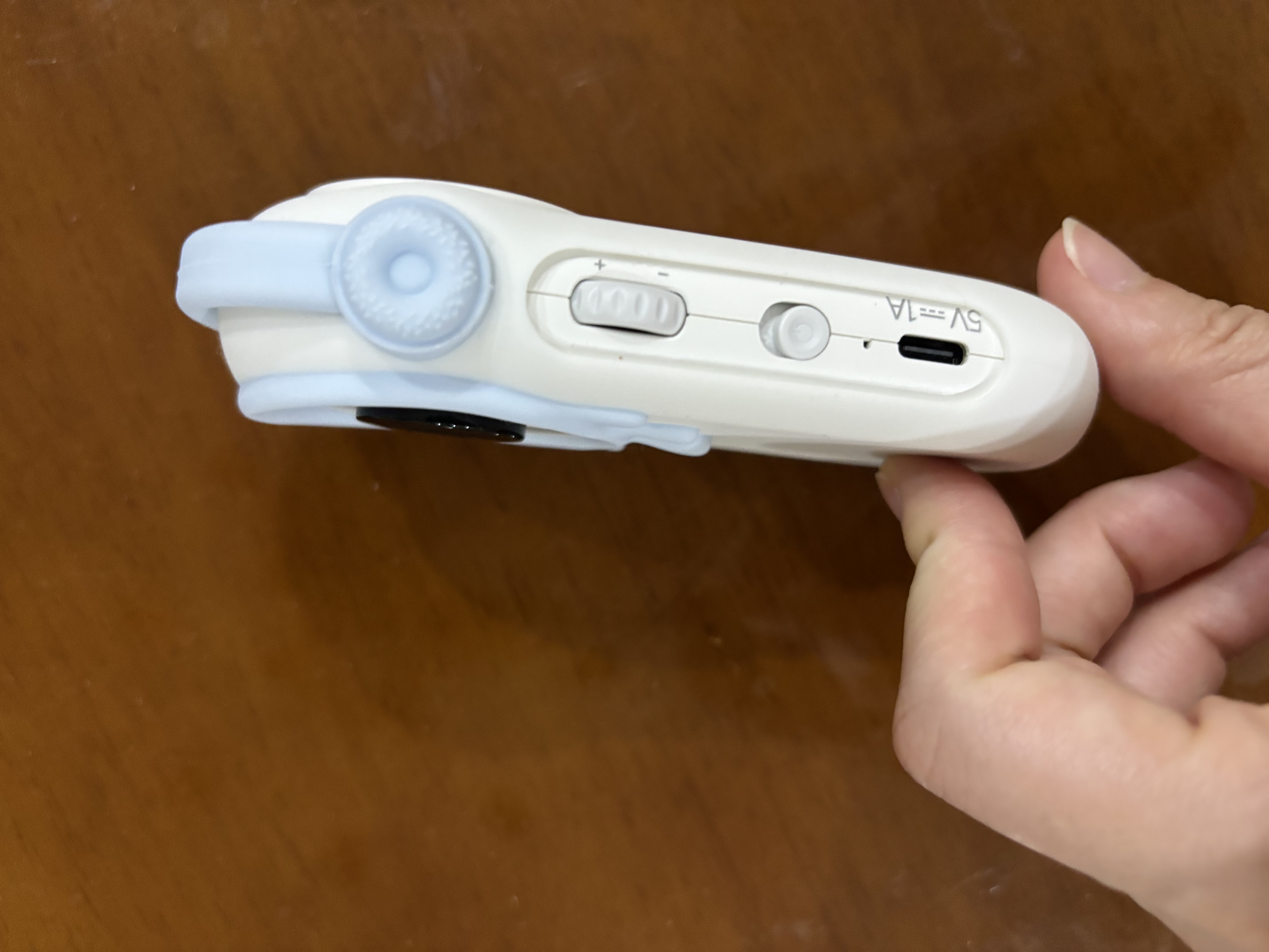 艾美特（AIRMATE）小风扇手持风扇卡片挂脖家用安静轻音婴儿车便携式迷你充电儿童节能户外小型电扇超长续航 FIND1-1 实拍图