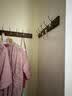 伊思家挂衣架墙上壁挂衣服挂钩挂衣钩进门玄关入户门后口钥匙免打孔实木 浅卡色【5钩】强力承重实木 实拍图