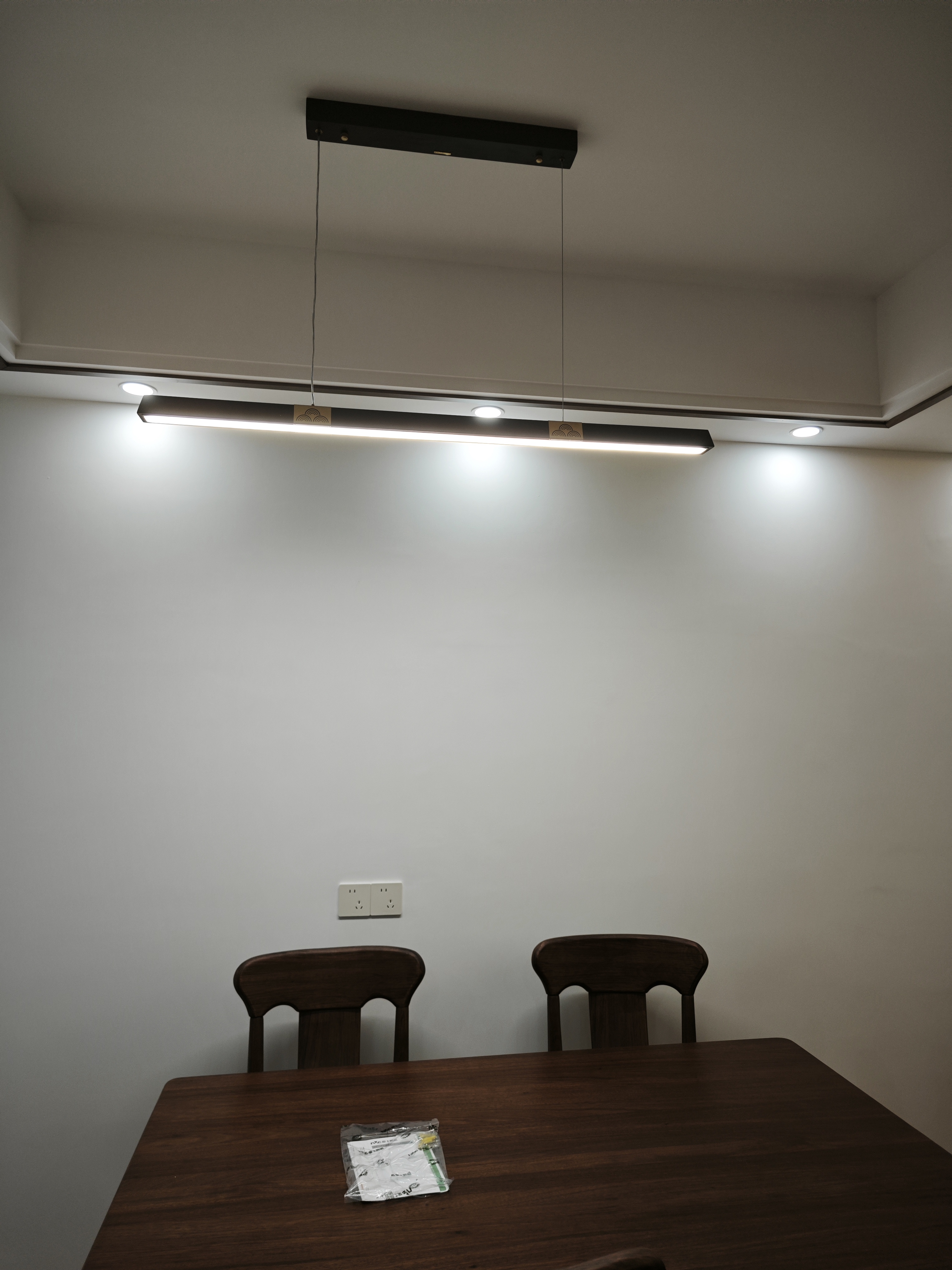 雷士（NVC）新中式中古风一字餐厅吊灯智能护眼全光谱LED实木餐桌灯具 拾山 48W全光谱一字餐吊灯 实拍图