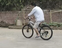 金武端自行车成人山地车公路赛车单车骑行变速超轻越野中学生初中青少年 顶配升级版-辐条轮-黑白色 26寸21速 实拍图