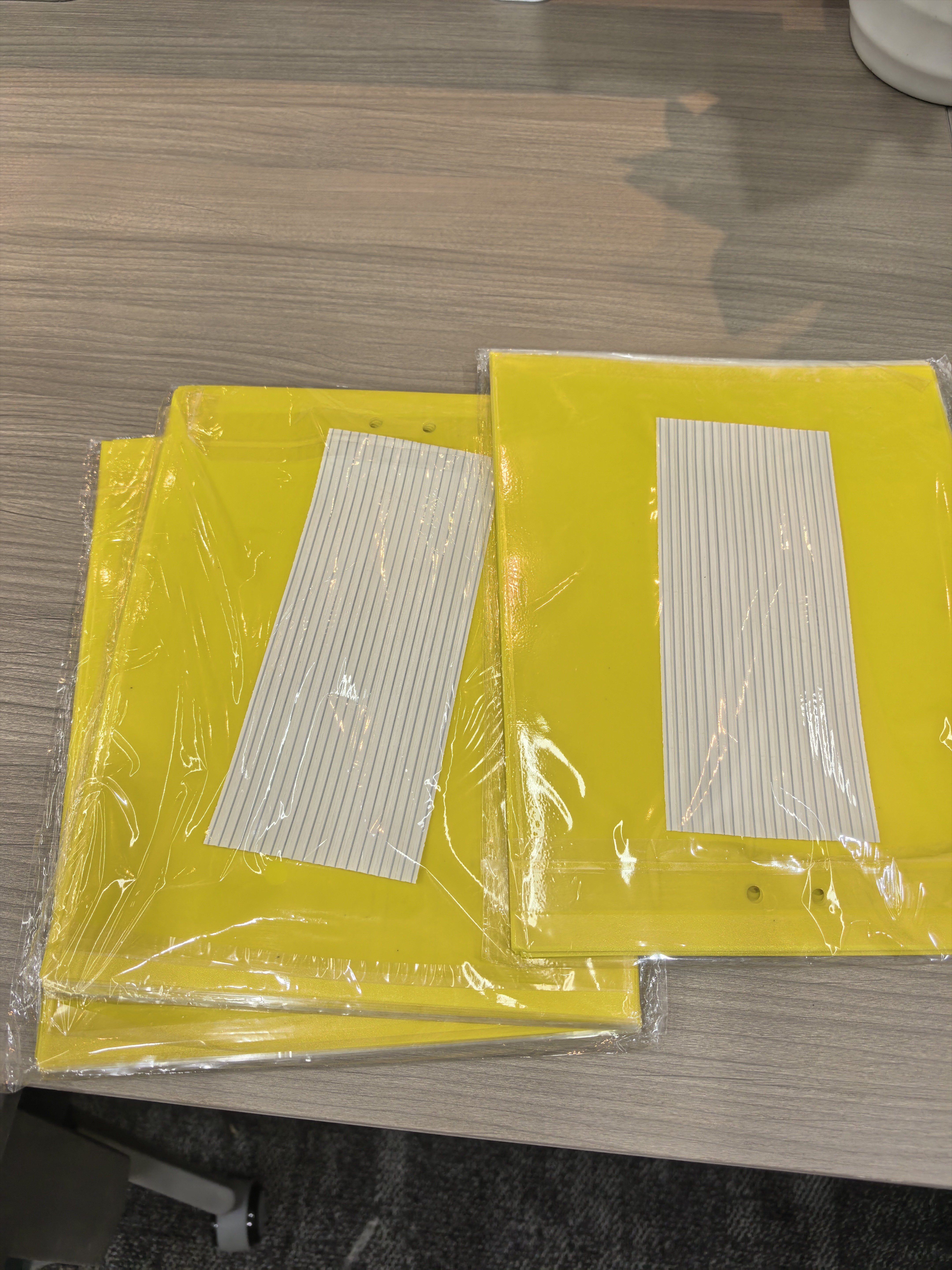 黄板双面粘虫板诱虫纸贴黄色飞虫小黑飞诱沾果蝇捕器粘板针蜂大棚 黄色【双面超强粘性】 20*25（60片） 实拍图