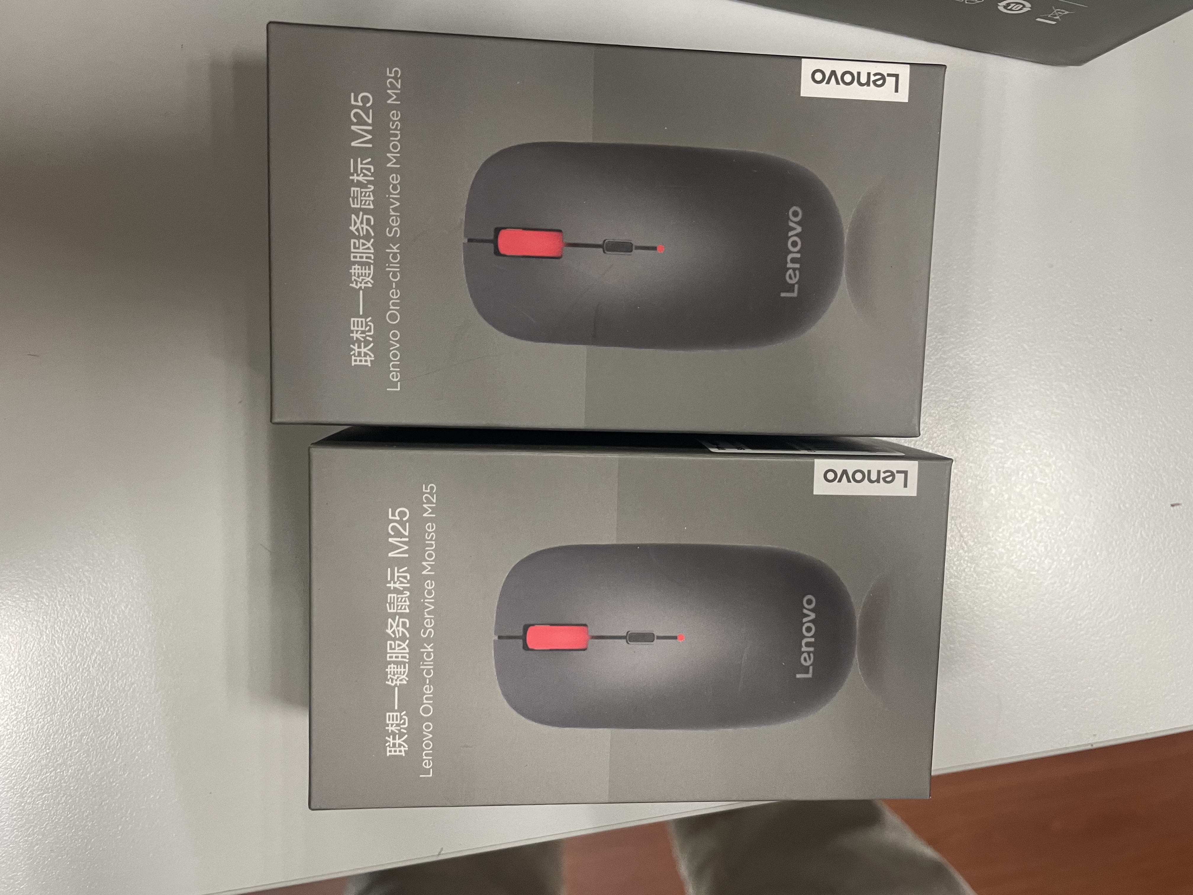 联想（Lenovo）M25无线办公鼠标 轻音便携鼠标 人体工学舒适握持感 带无线2.4G接收器黑色 实拍图