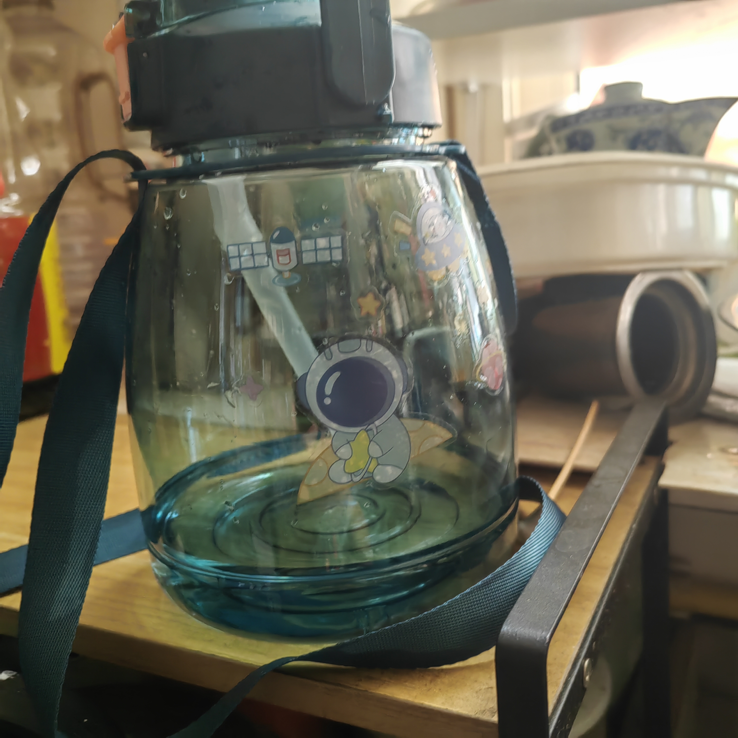 【京东物流】大肚杯吨吨杯双饮吸管杯大容量新款夏季时尚杯子 蓝色【送贴纸+背带】 1500ml 1个 实拍图