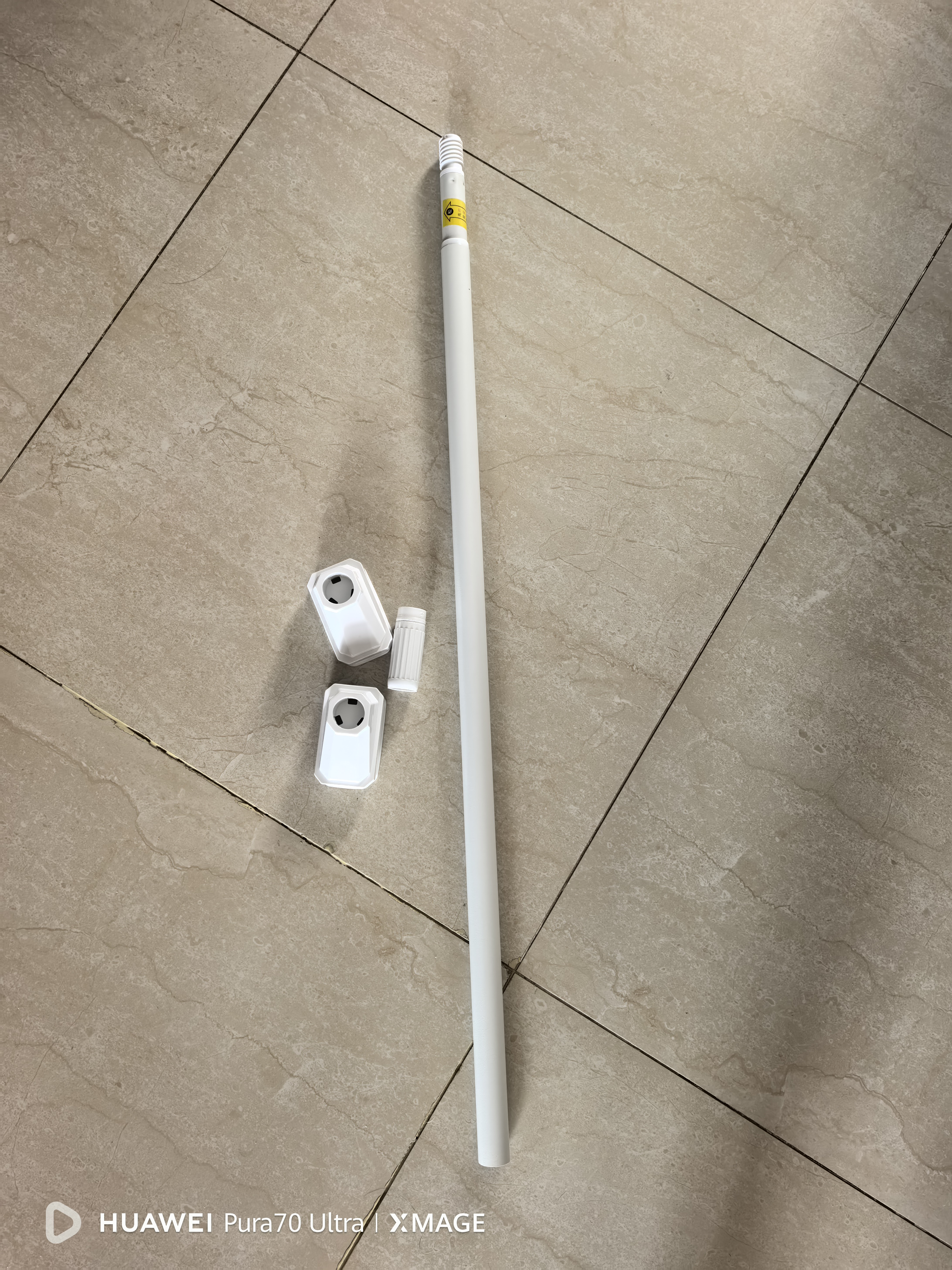 MYMOODHOUSE免打孔伸缩晾衣杆浴帘杆窗帘杆浴室挂衣撑杆可伸缩晾衣架90-160 实拍图