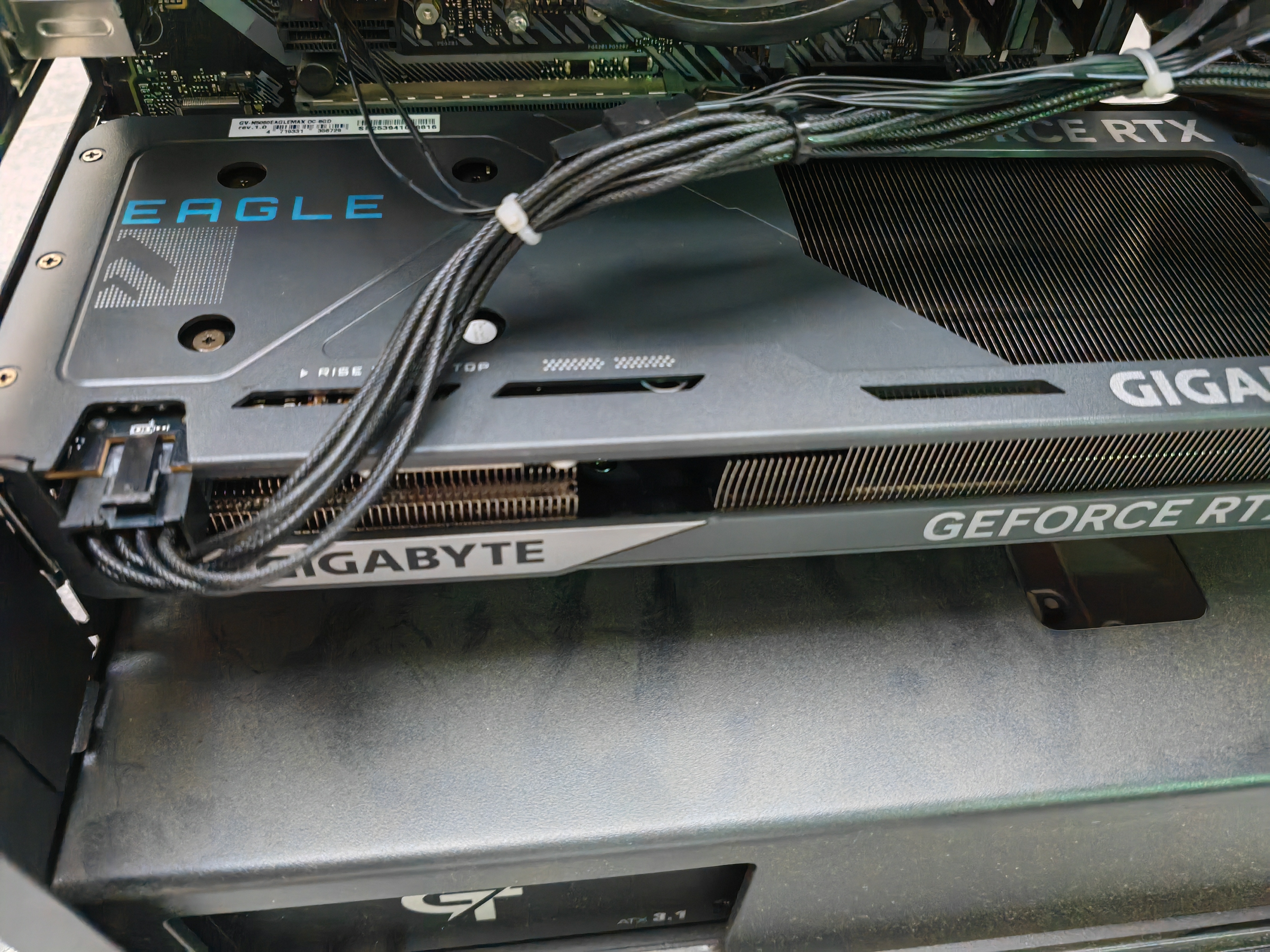 技嘉（GIGABYTE）5060 8G显卡 猎鹰MAX GeForce RTX 5060 Eagle MAX OC 8G DLSS4游戏设计OpenClaw龙虾本地部署显卡 实拍图