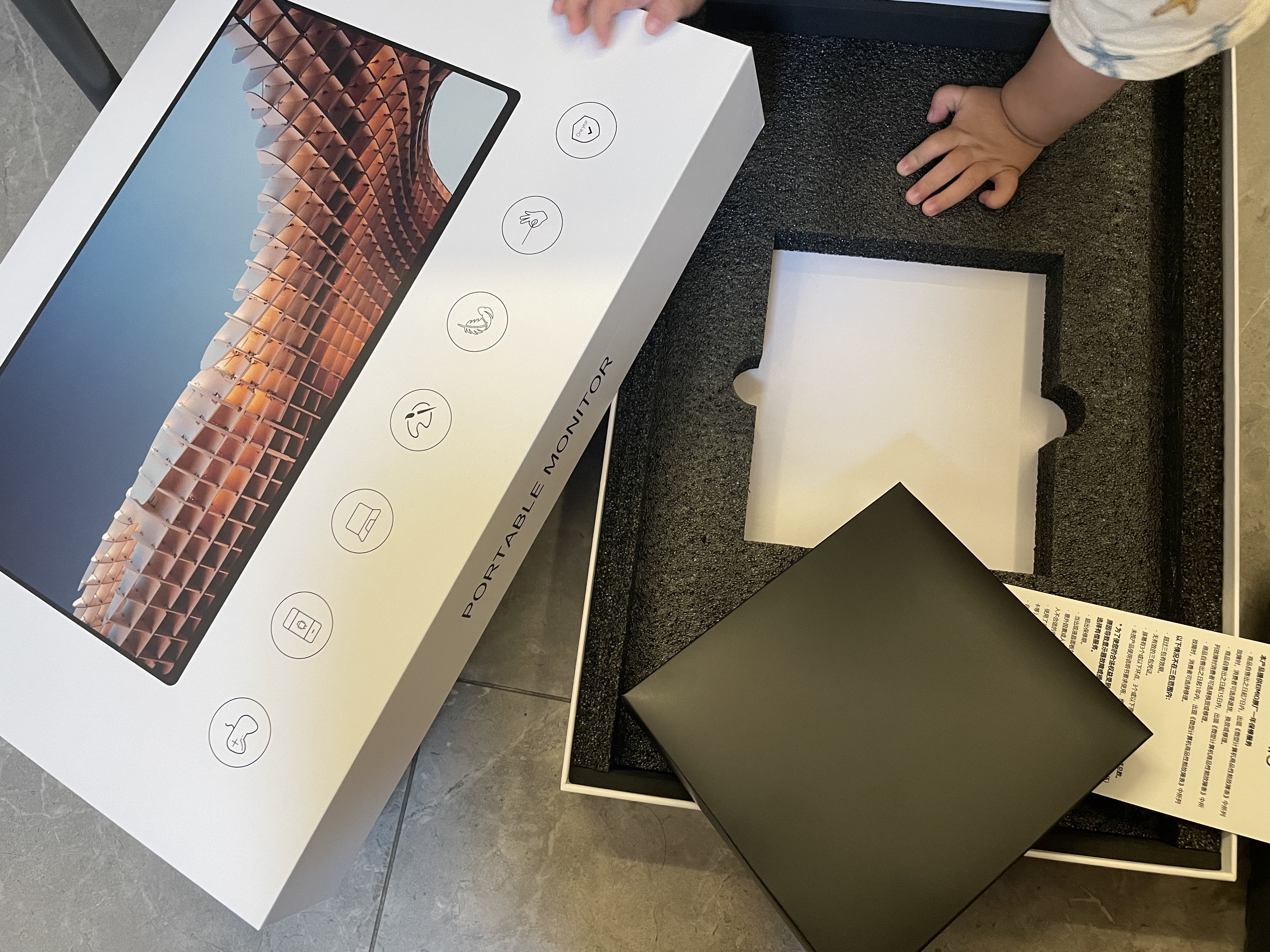 Eimio便携式显示器18.5英寸【100Hz高刷】显示屏HDR电脑笔记本扩展屏switch/PS5副屏移动外接全面屏E18W 实拍图