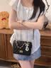 纪诗哲（GIEVSZHE）轻奢包包女包2026年新款单肩包女士手提斜挎包生日礼物送女友老婆 方扣-黑色｜配蝴蝶结珍珠挂饰｜品牌礼盒装 女士包时尚百搭洋气高级感实用情人节纪念日礼物双11 实拍图
