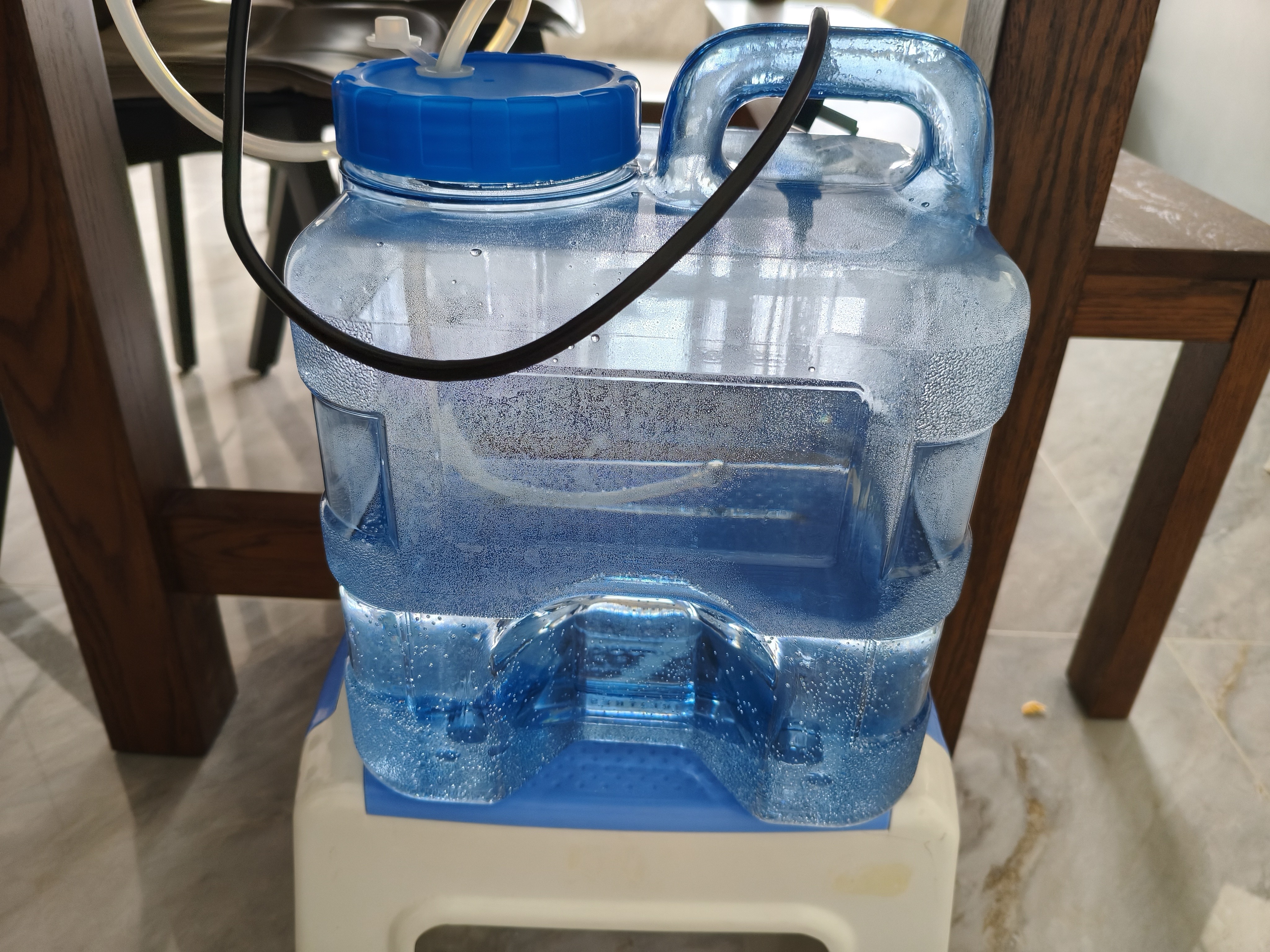 美厨（MAXCOOK）纯净水桶 矿泉水桶饮水桶10L 自驾游手提户外 方形MCX9409 实拍图