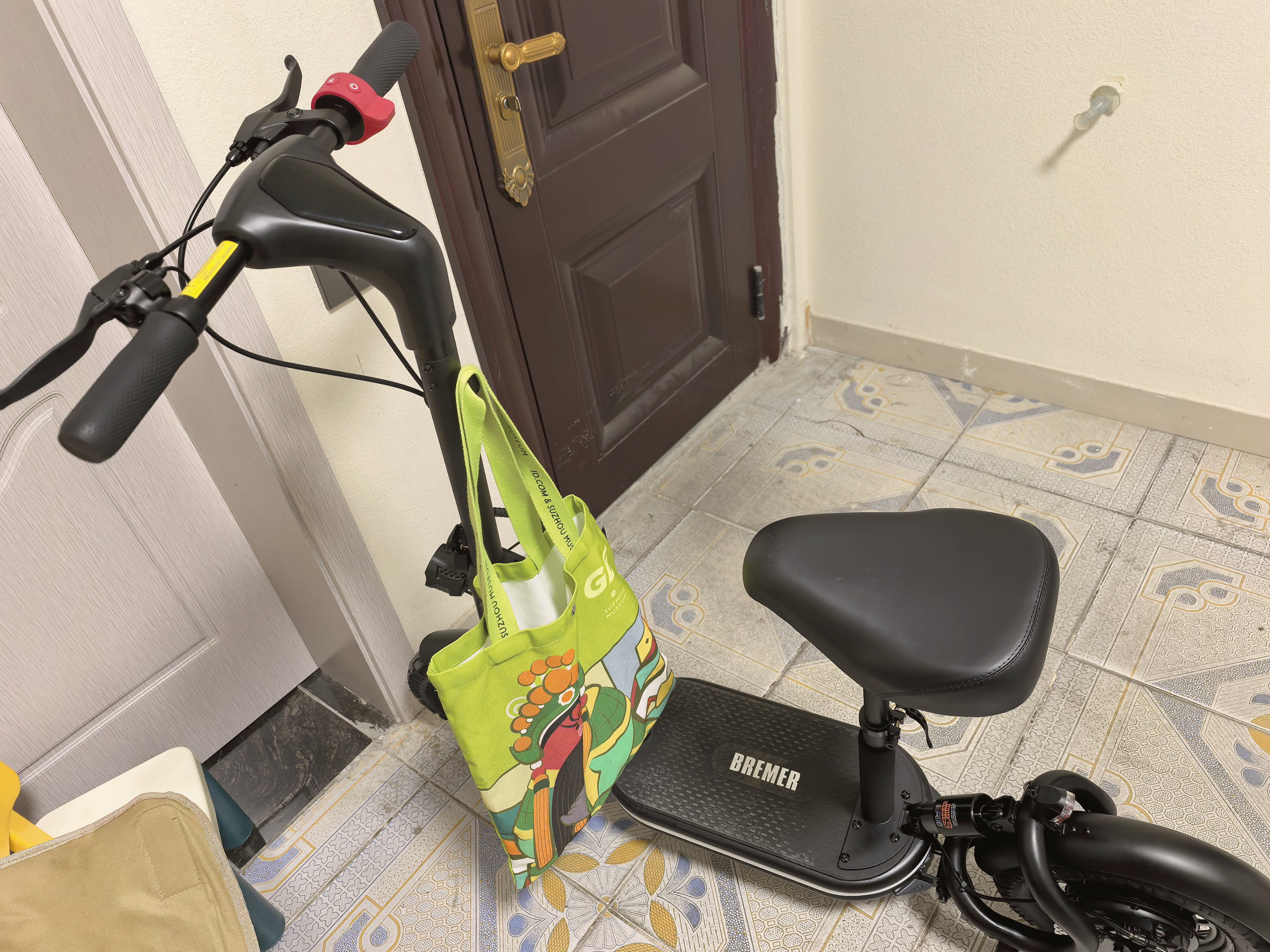 bremer电动滑板车迷你小型折叠电动锂电池电瓶车站骑坐骑便携代步车S12 上市品牌锂电/约80-100公里 实拍图