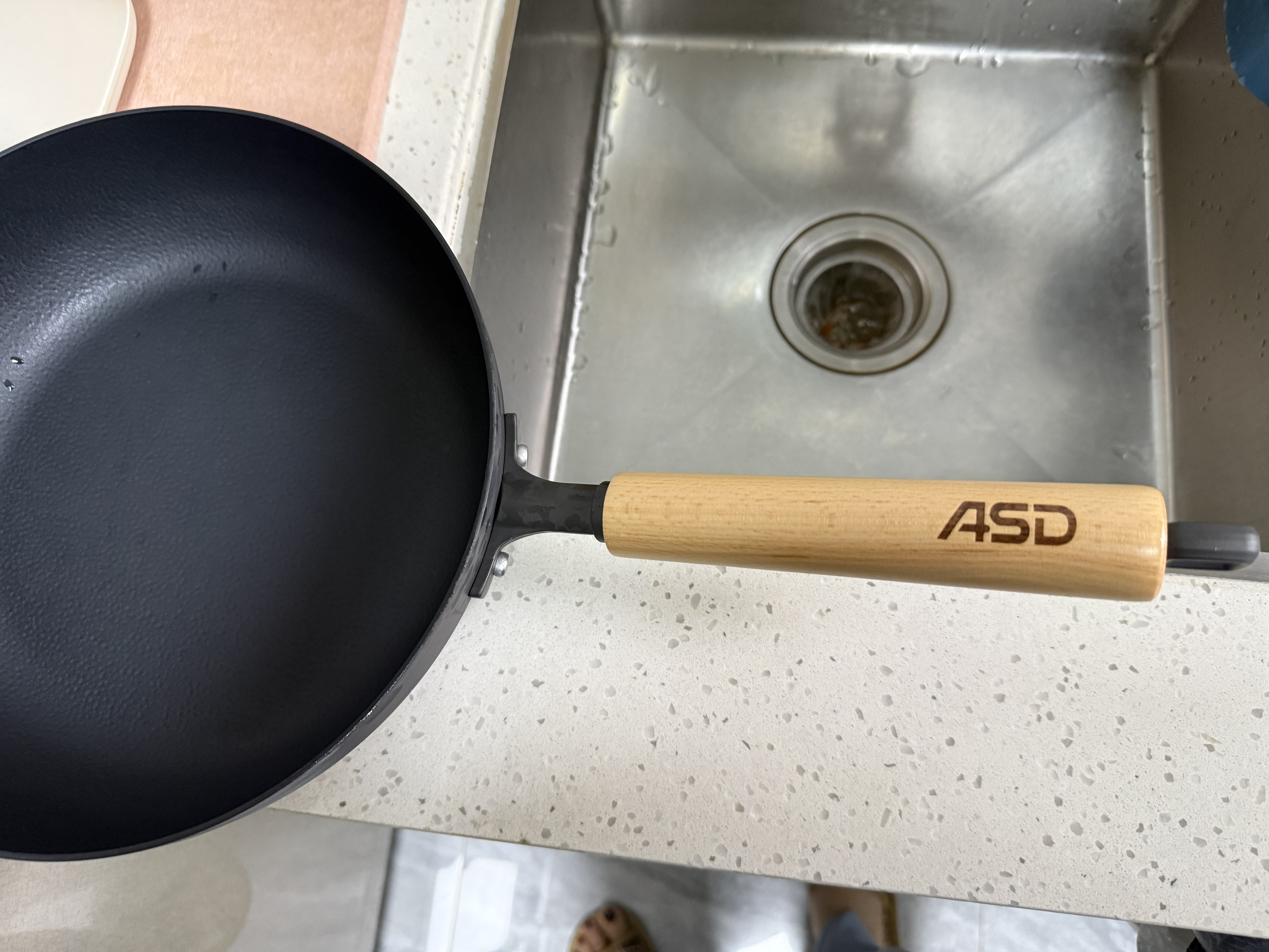 爱仕达（ASD）平底锅钛铁不粘加深煎炒锅有钛无涂层锤纹精铁厨房家用煎蛋牛排锅 26cm 钛铁不粘煎锅 实拍图