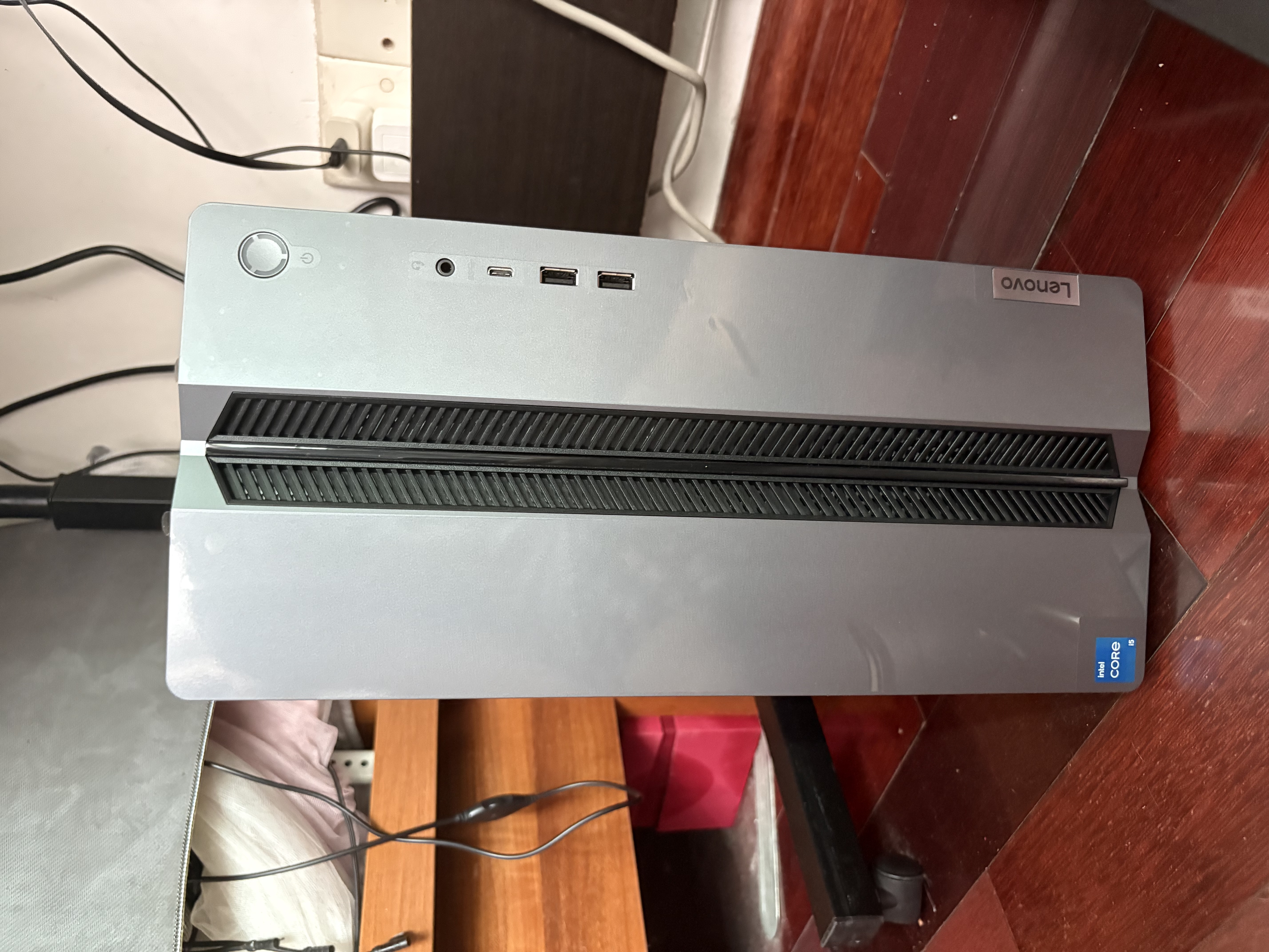 联想（Lenovo）GeekPro设计师游戏台式电脑主机(14代i5-14400 RTX5060 8GB显卡 24G DDR5 1TB SSD)国家补贴 实拍图