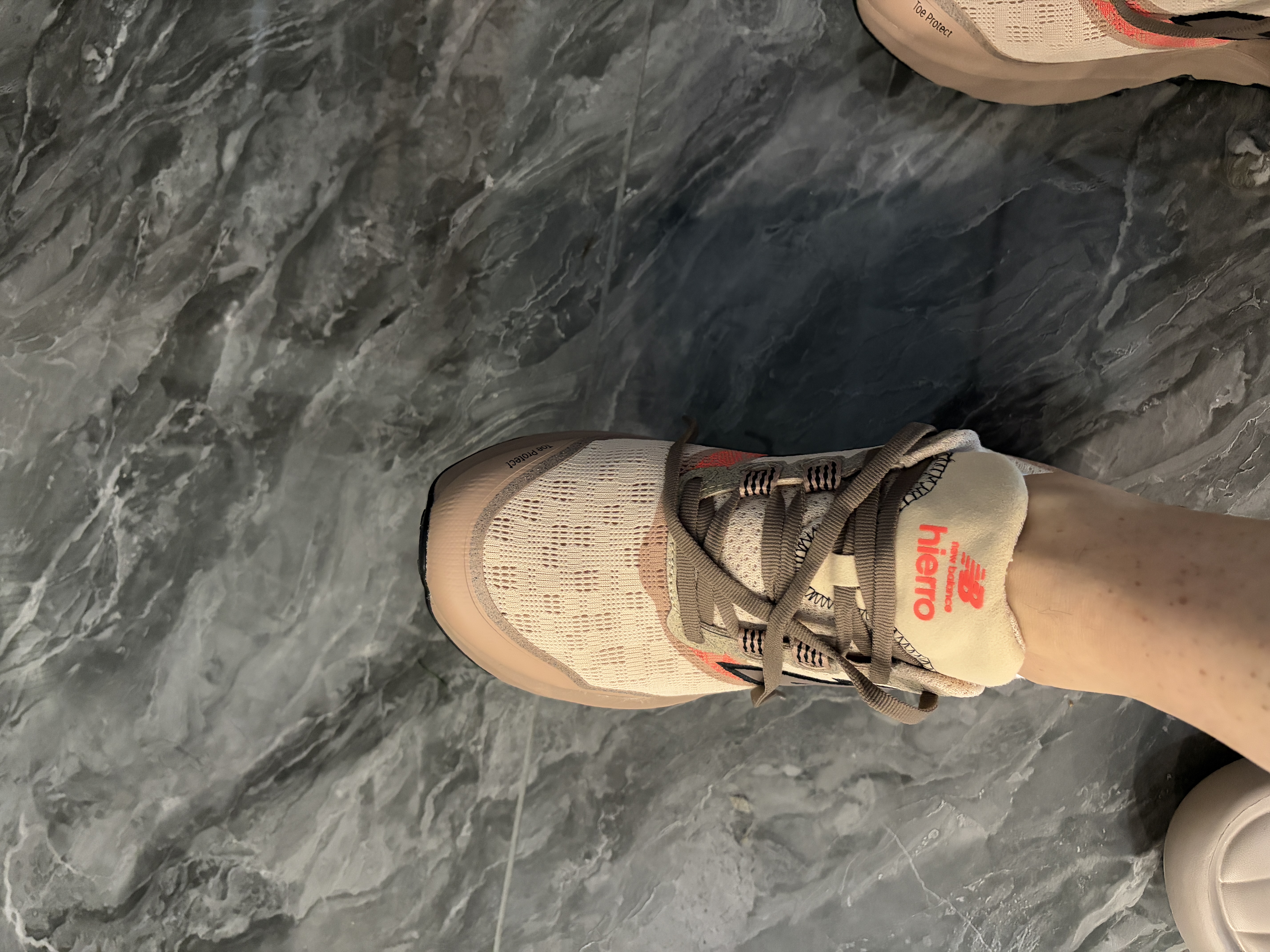 NEW BALANCE秋季Hierro v9男鞋缓冲运动越野跑步鞋MTHIERV9 41.5 实拍图