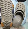 卡骆驰（CROCS）经典特林洞洞鞋|206340 卡其/彩色-2F9   40 (250mm)   实拍图