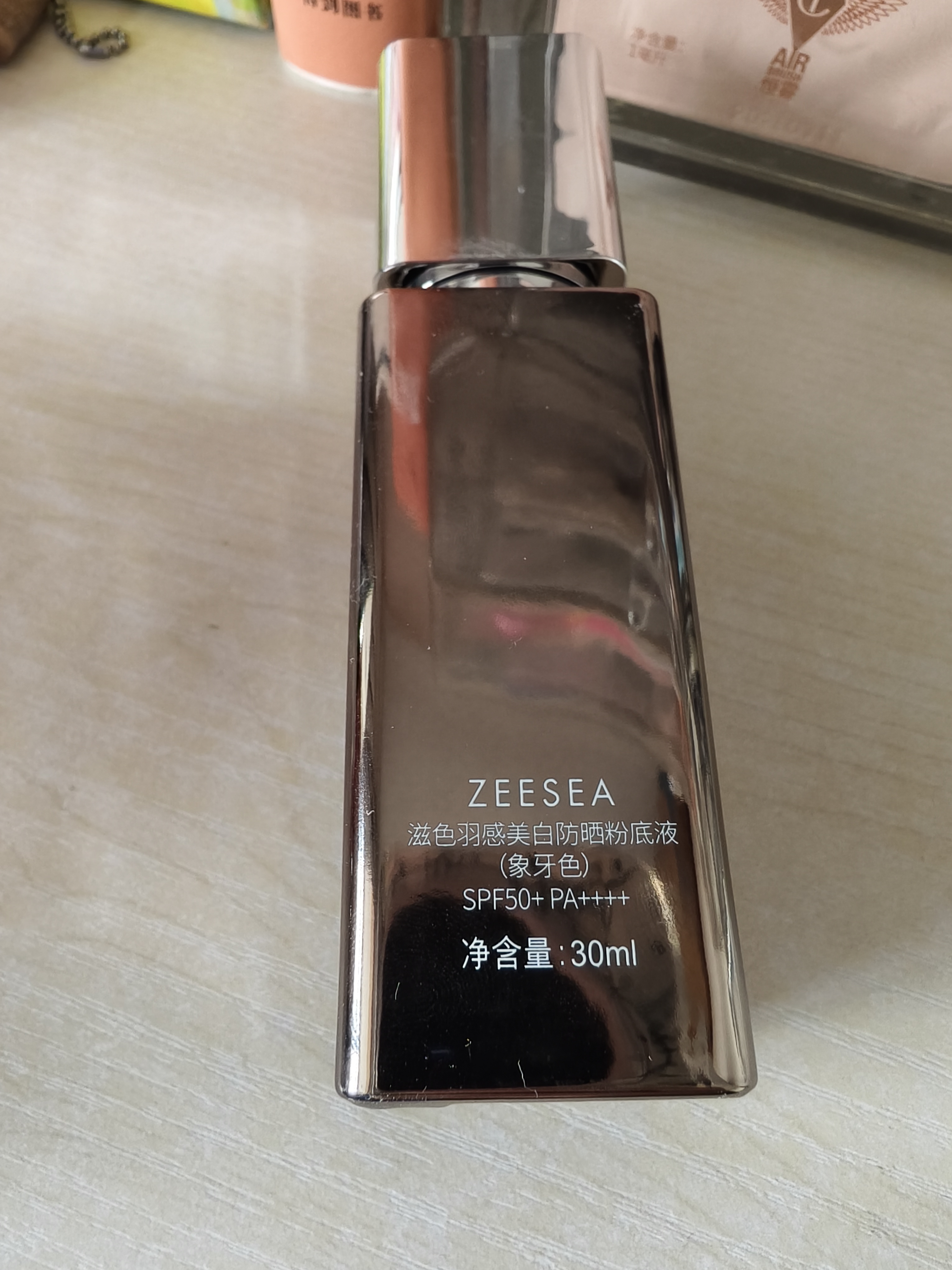 ZEESEA滋色羽感美白防晒粉底液SPF50+ PA++++（象牙色） 实拍图