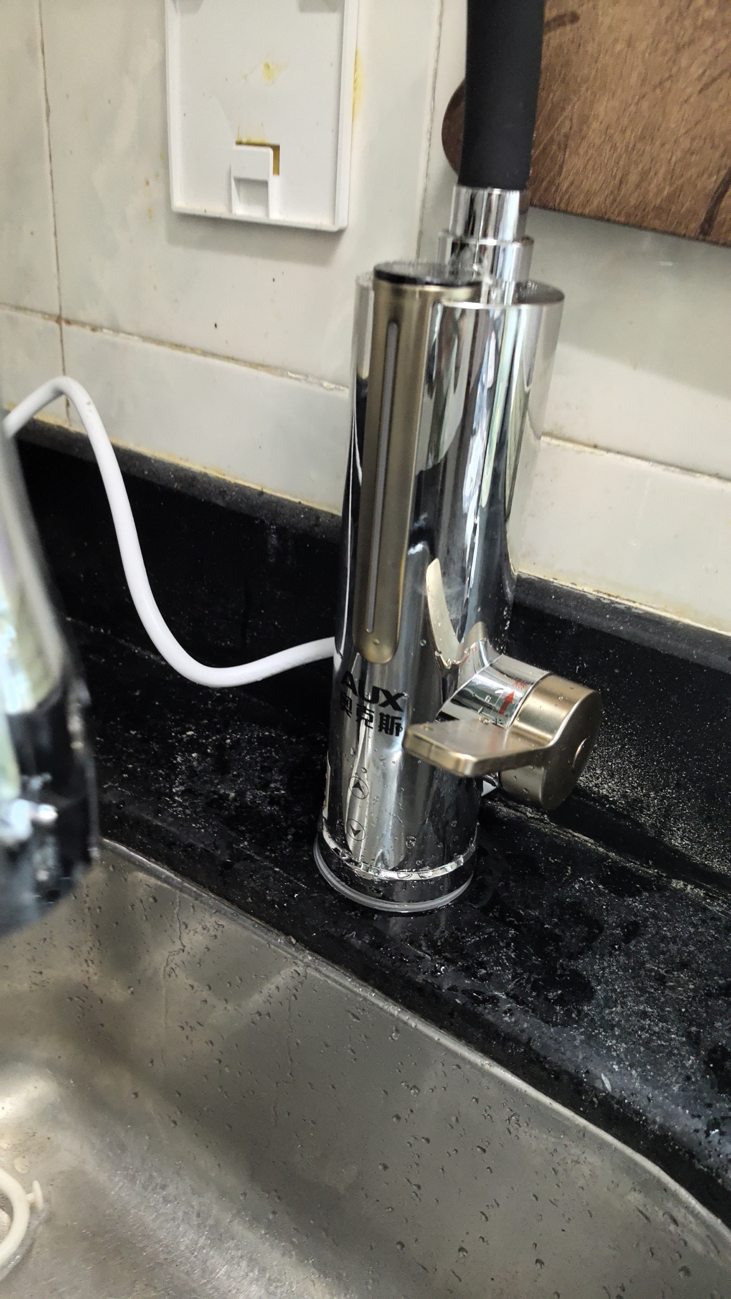 奥克斯电热水龙头即热式变频恒温快速热水龙头加热器冷热两用厨房宝阳台家用热水器 实拍图