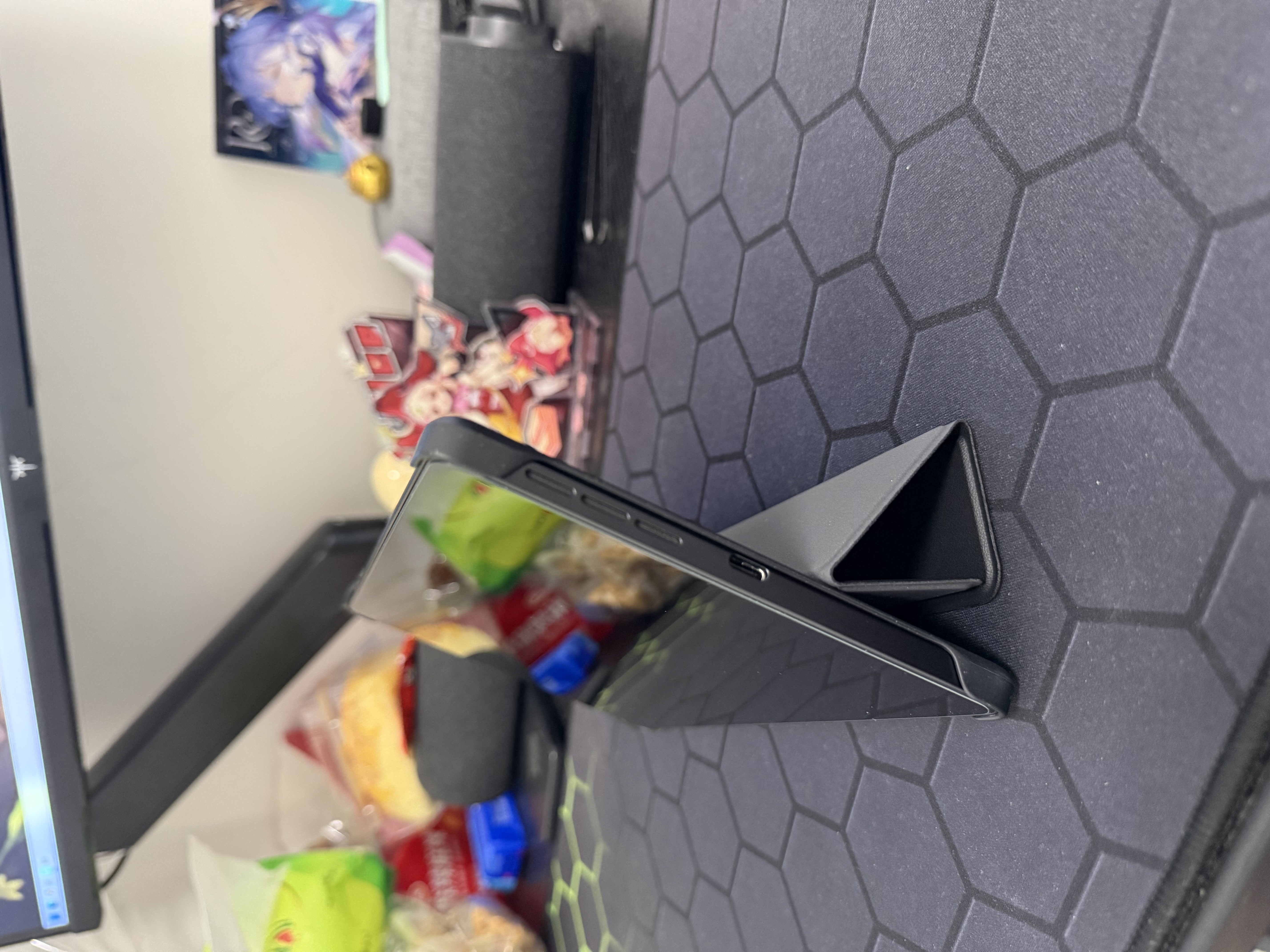 联想（Lenovo）拯救者平板 Y700四代 保护夹 智能休眠唤醒 镂空散热轻薄设计 裸机手感 一擦即净 黑色 实拍图