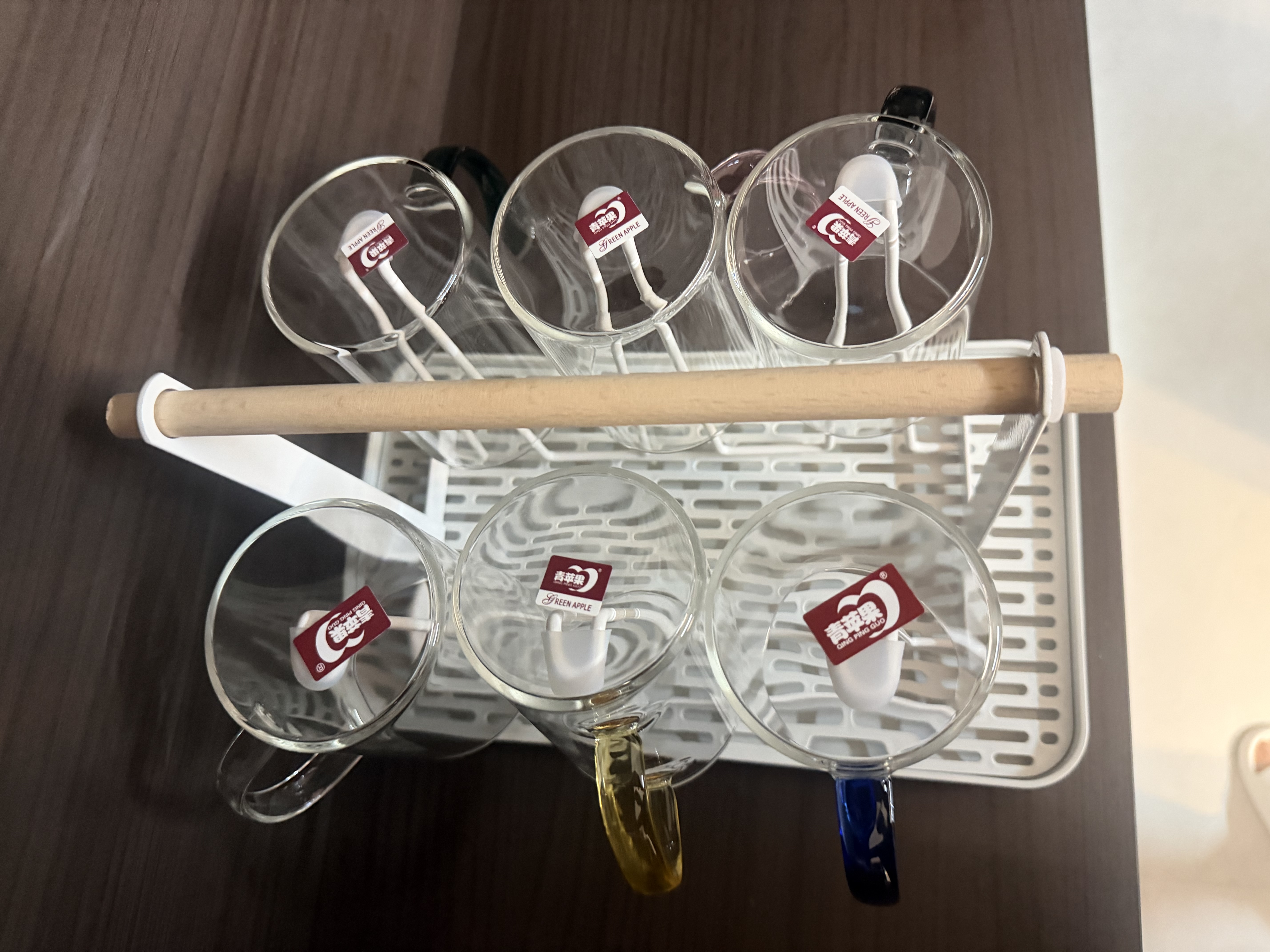 青苹果（QINGPINGGUO） 玻璃杯带把手耐高温待客泡茶杯子牛奶杯家庭喝水杯家用水杯套装 杯架+沥水盘+6色装加厚杯 300ml 实拍图