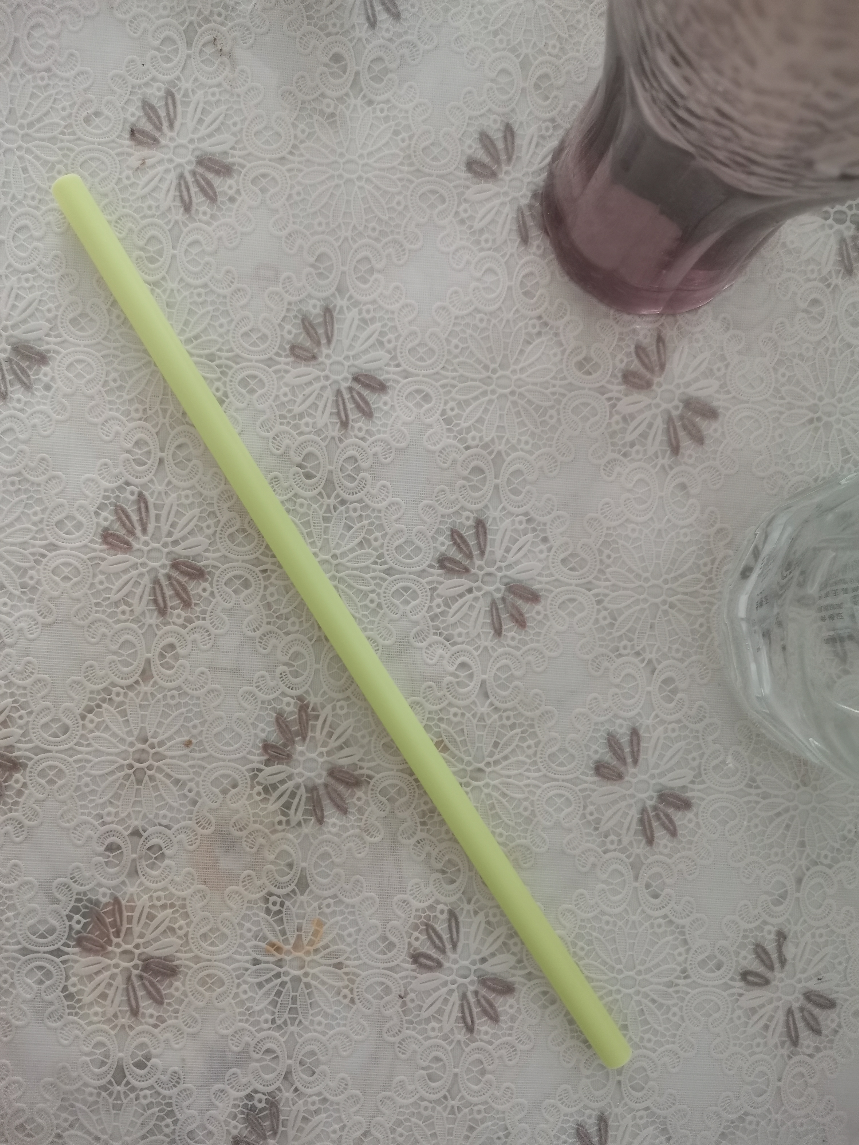 高颜值巨无霸水杯女生便携式手提防烫设计带吸管茶漏花茶塑料水杯 绿色 1.3L 实拍图