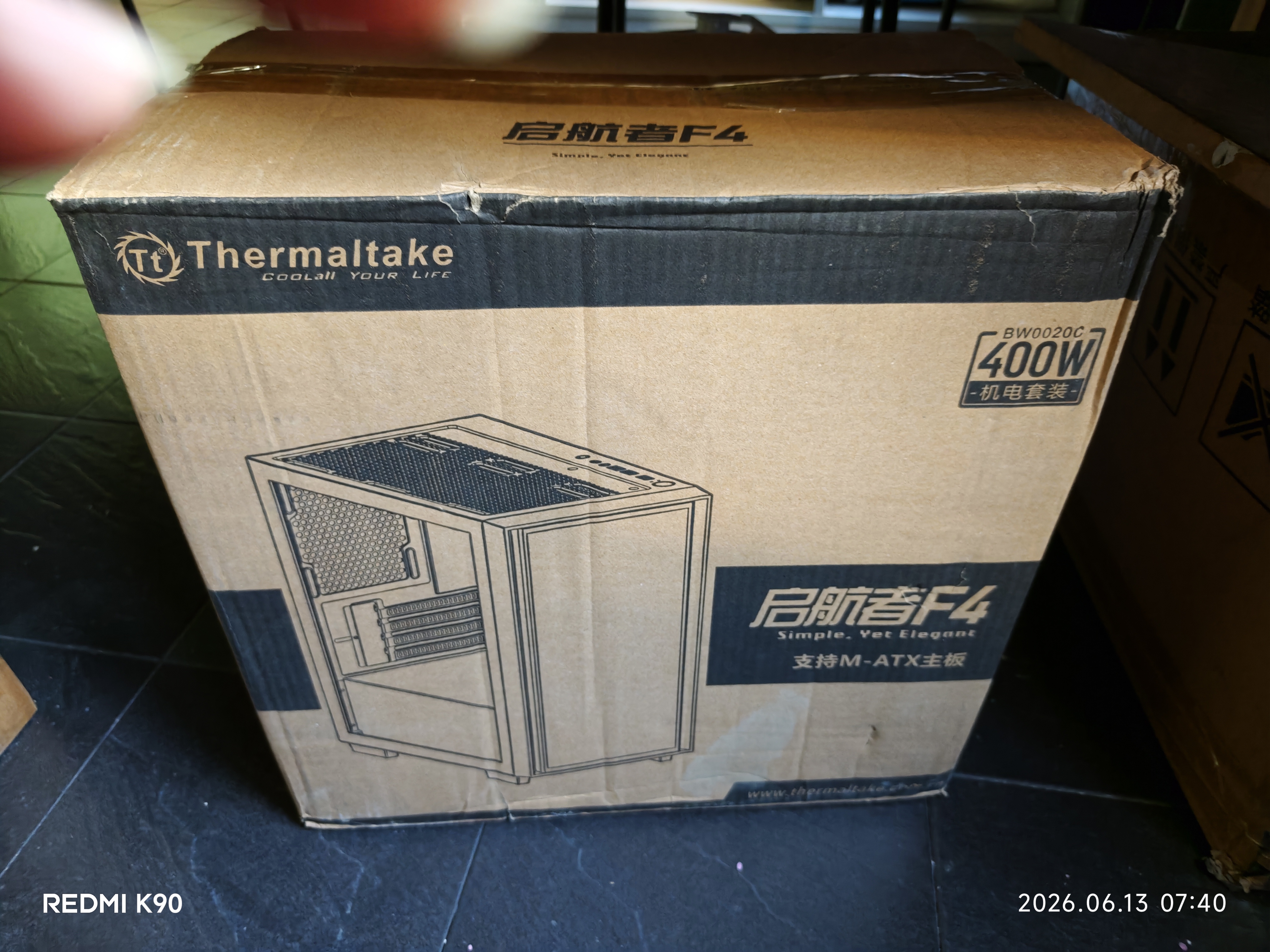 Thermaltake（Tt）启航者F4 机箱电源套装台式机电脑主机（含400W电源/支持MATX主板/钢化玻璃侧透/背线） 实拍图
