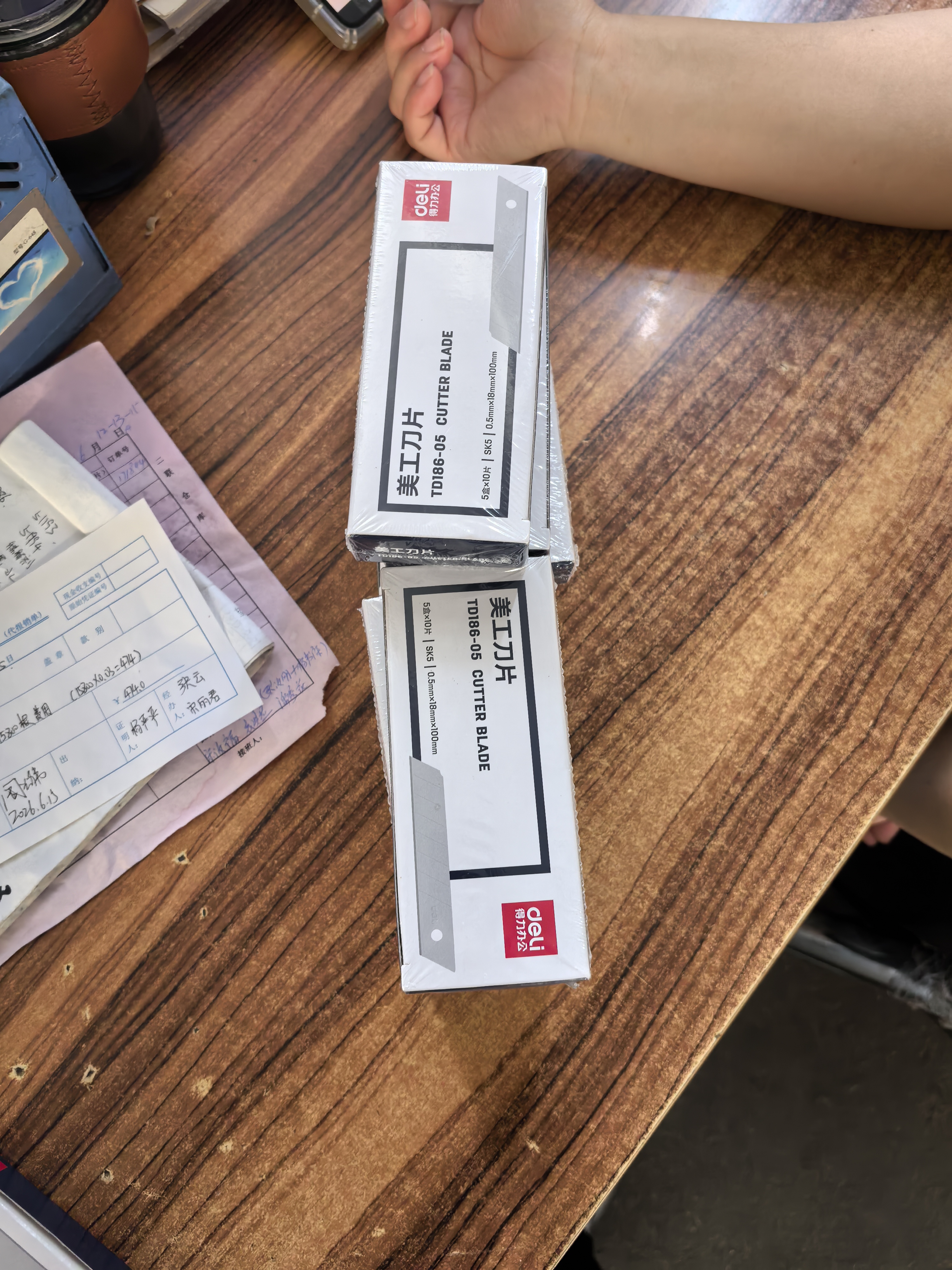 得力（deli）50片美工刀片墙纸刀壁纸刀裁纸8刀头18mm 5盒装 10片/盒 安全快递开箱刀替换刀片 TD186-05 实拍图