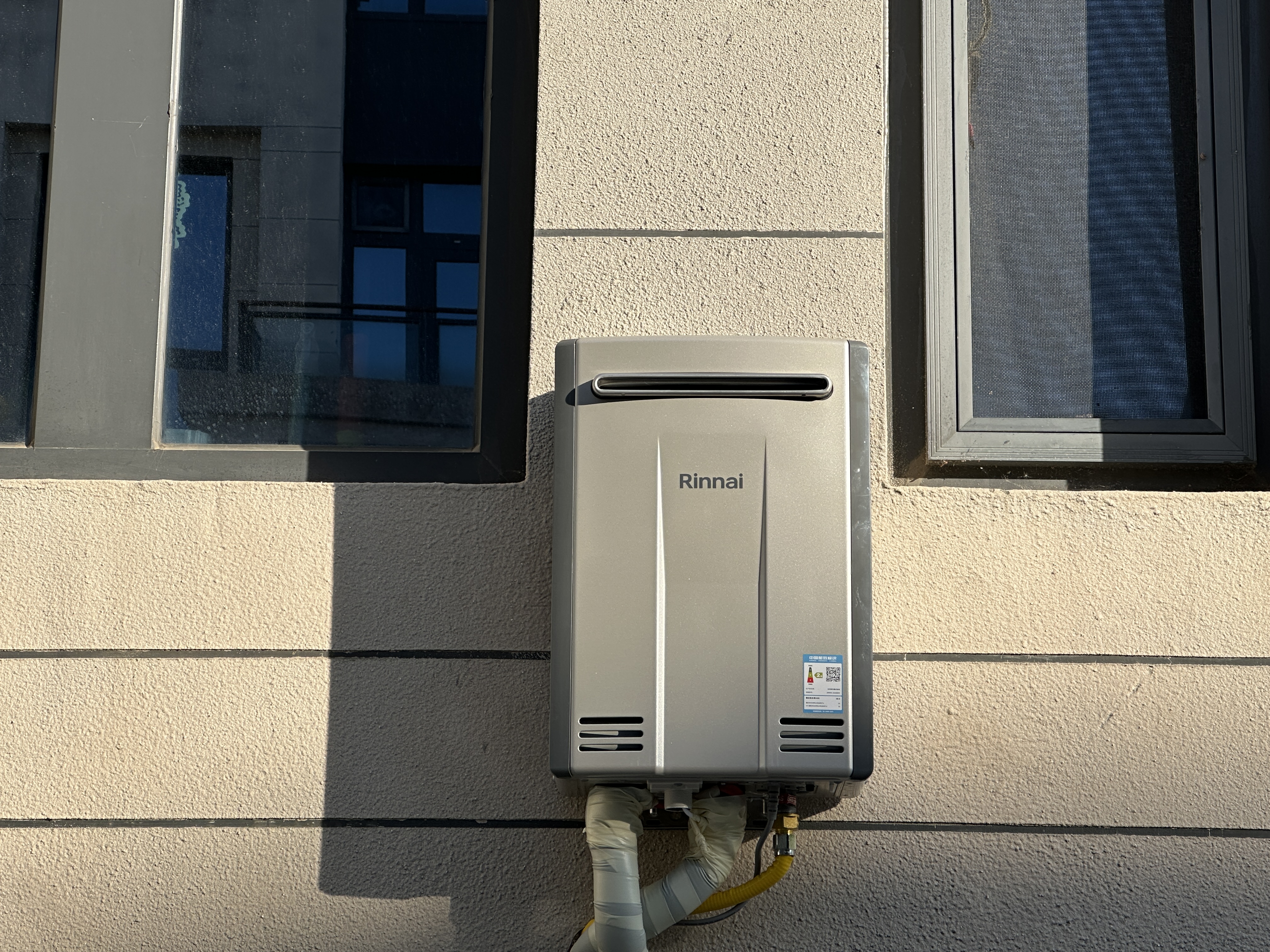 林内（Rinnai）原装进口【旗舰款】室外机家用燃气热水器REU-A2426WD(K)-CH天然气户外静音防冻恒温水量伺服器 实拍图