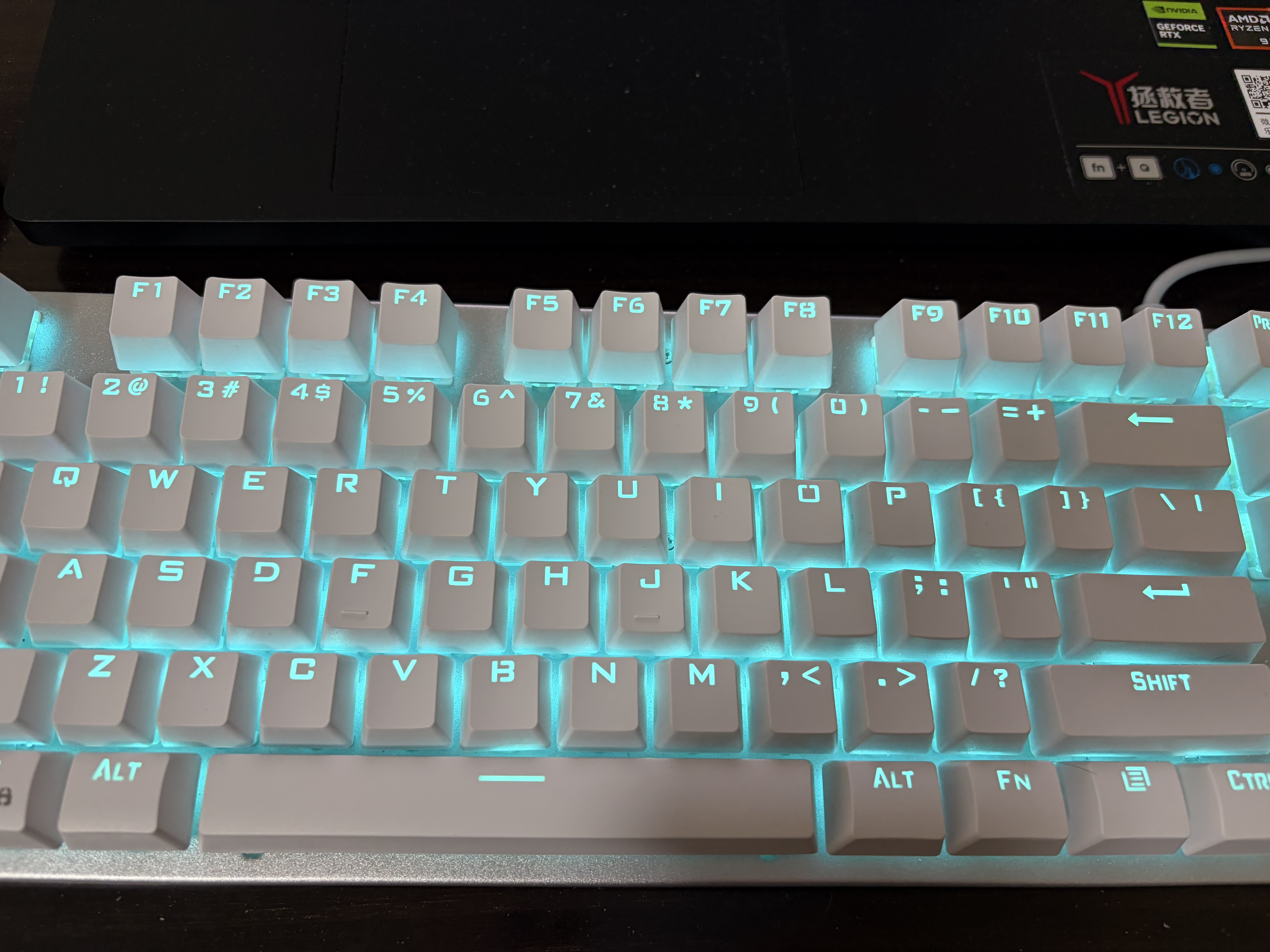惠普（HP）GK200机械键盘有线办公游戏键盘 20种背光灯效 87键电竞键盘鼠标套装电脑外设键鼠 皎月白【键鼠套装-青轴】 实拍图