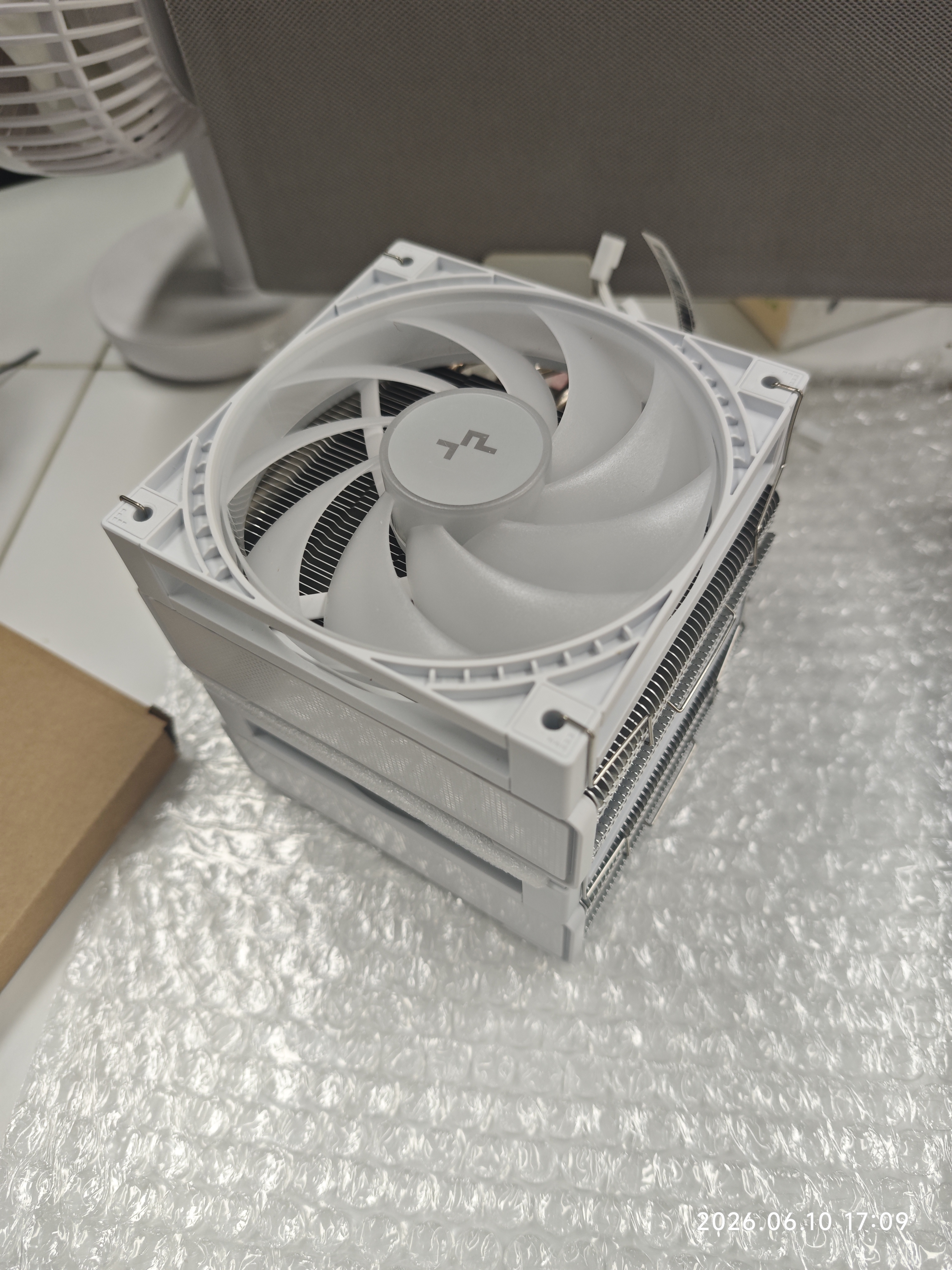 九州风神（DEEPCOOL）大霜塔ARGB白色FOR INTEL风冷散热器/升级塔体/ARGB风扇/精雕镀镍铜底/INTEL平台专用 实拍图