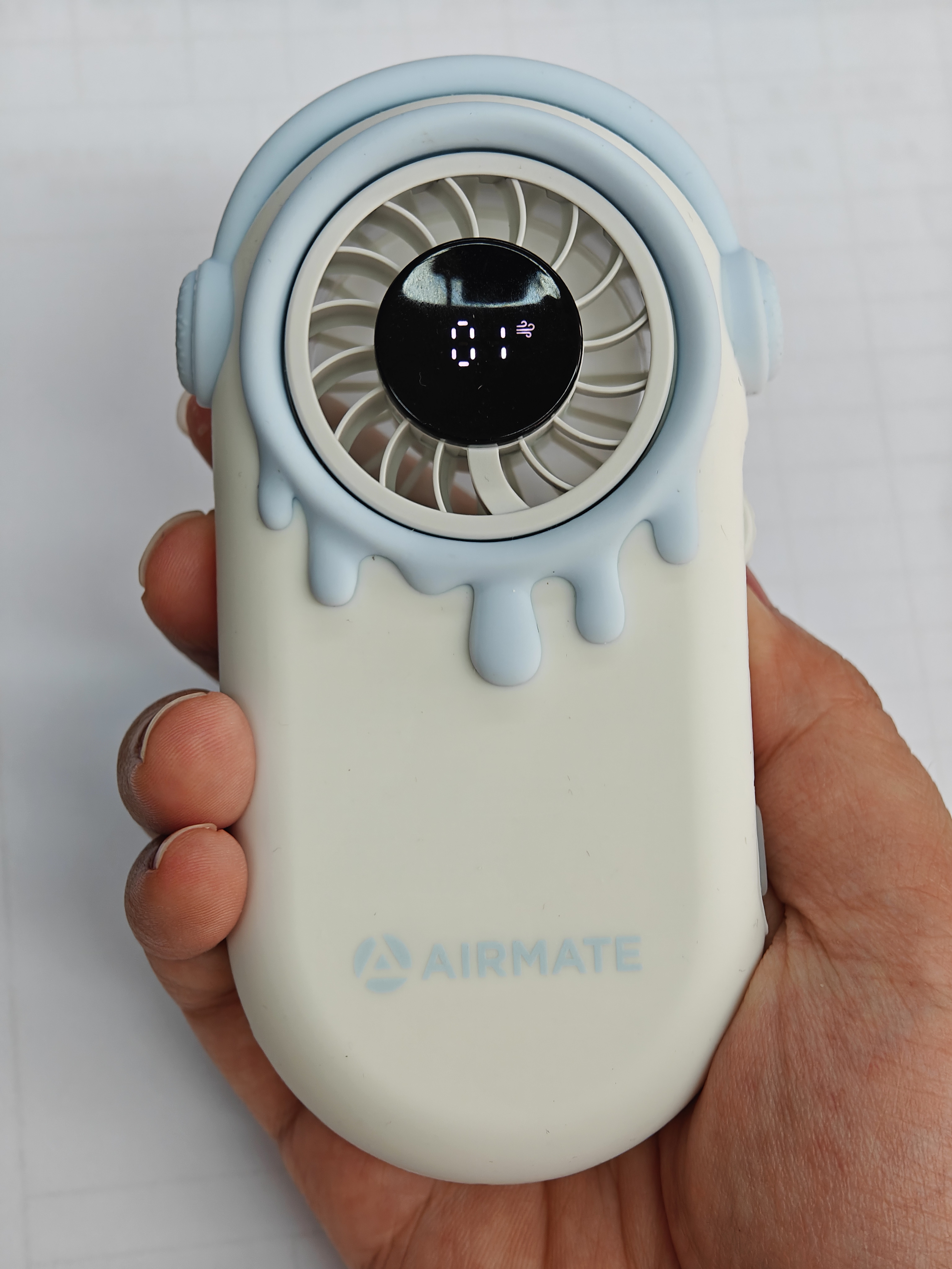 艾美特（AIRMATE）小风扇手持风扇卡片挂脖家用安静轻音婴儿车便携式迷你充电儿童节能户外小型电扇超长续航 FIND1-1 实拍图