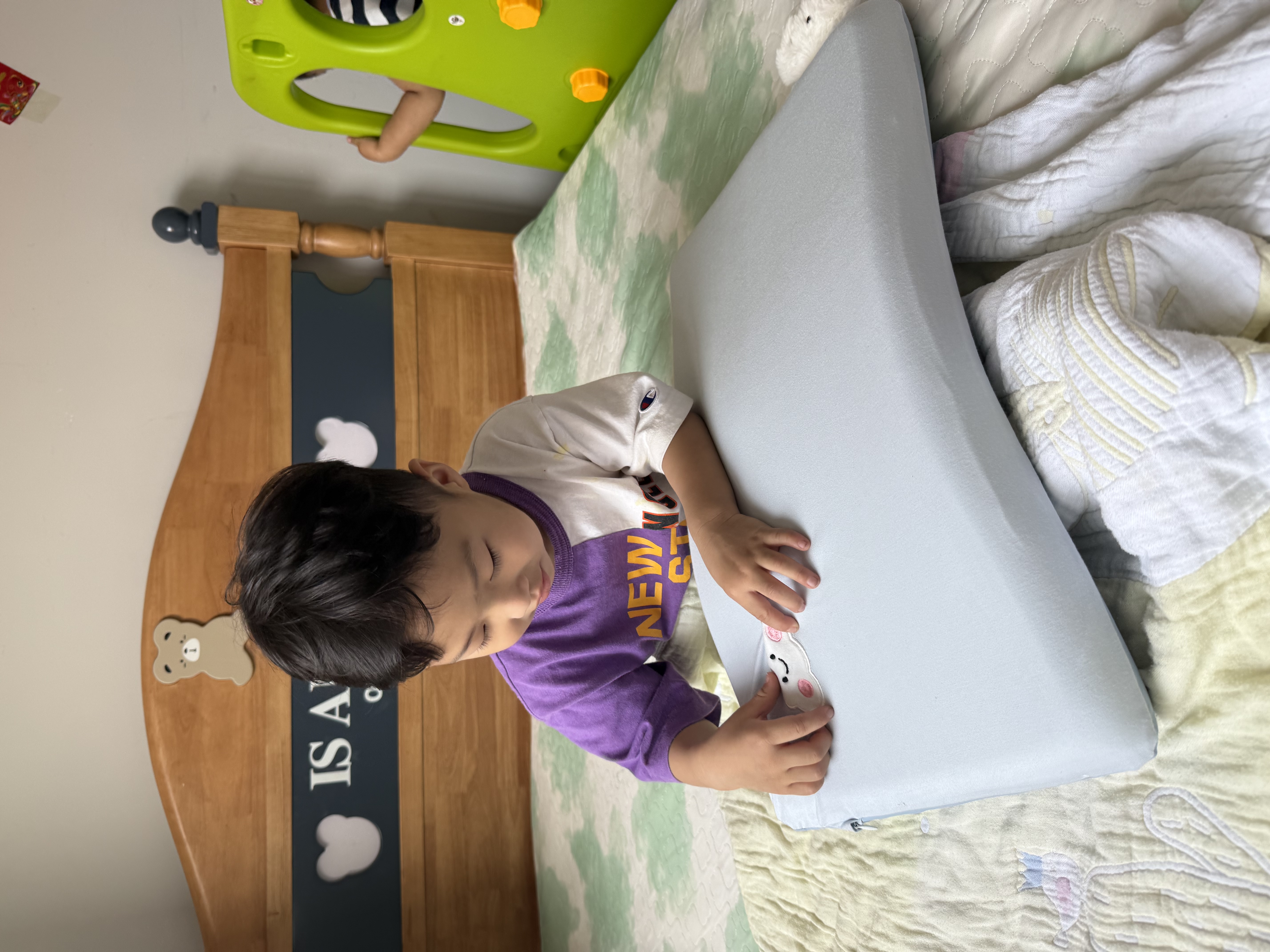柯斯德尼（kidsneed）儿童枕头3岁以上男女宝宝深睡记忆棉枕头透气儿童护颈枕5CM 实拍图