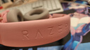 雷蛇（Razer）梭鱼 2.4G+蓝牙双无线 多平台兼容 游戏耳麦 降噪麦克风 人体工学设计  粉晶 适配三角洲行动 实拍图
