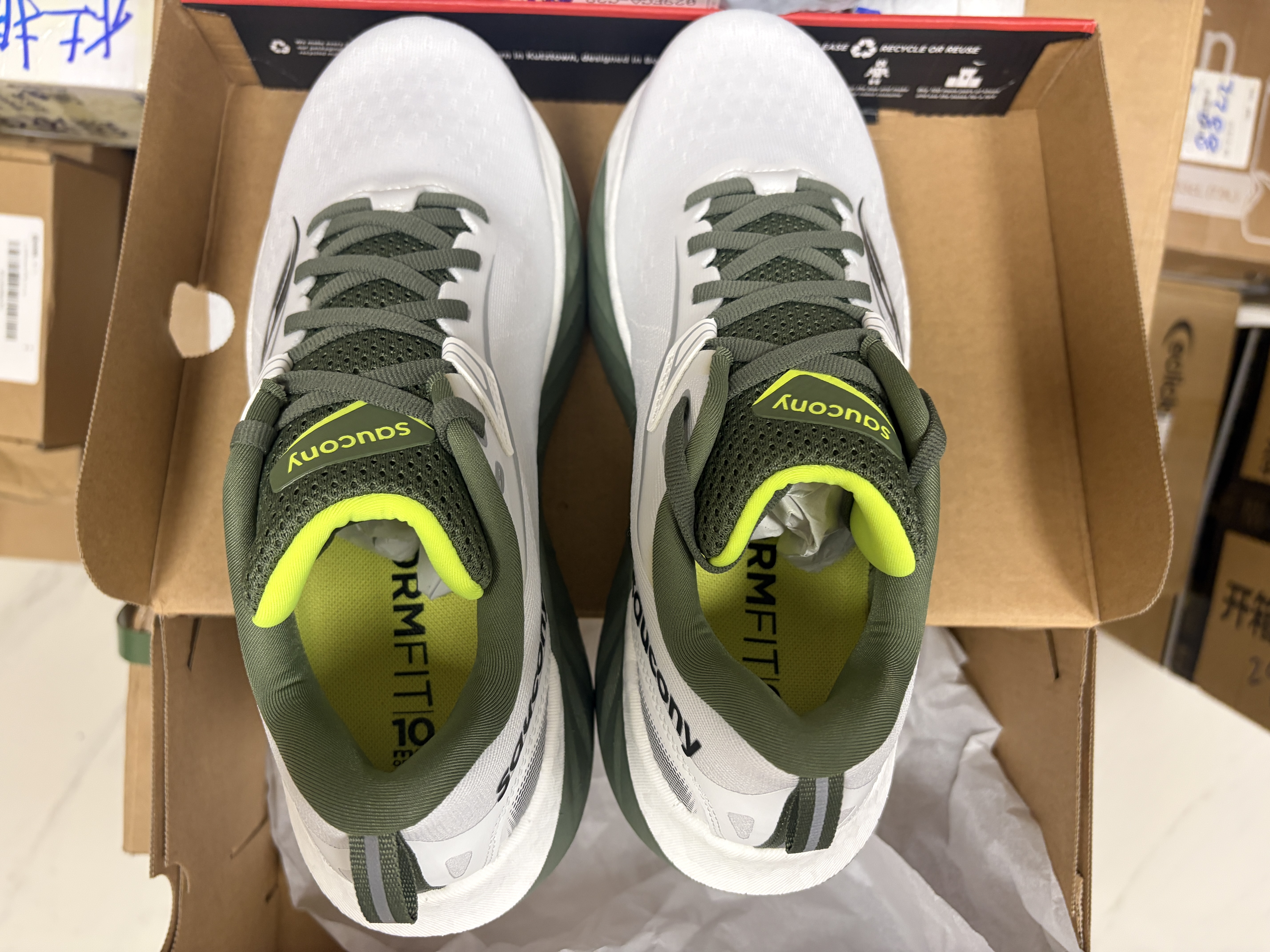 SAUCONY【彭于晏同款】索康尼胜利22专业强缓震跑鞋男厚底跑步鞋运动鞋男 白绿136 40.5 实拍图