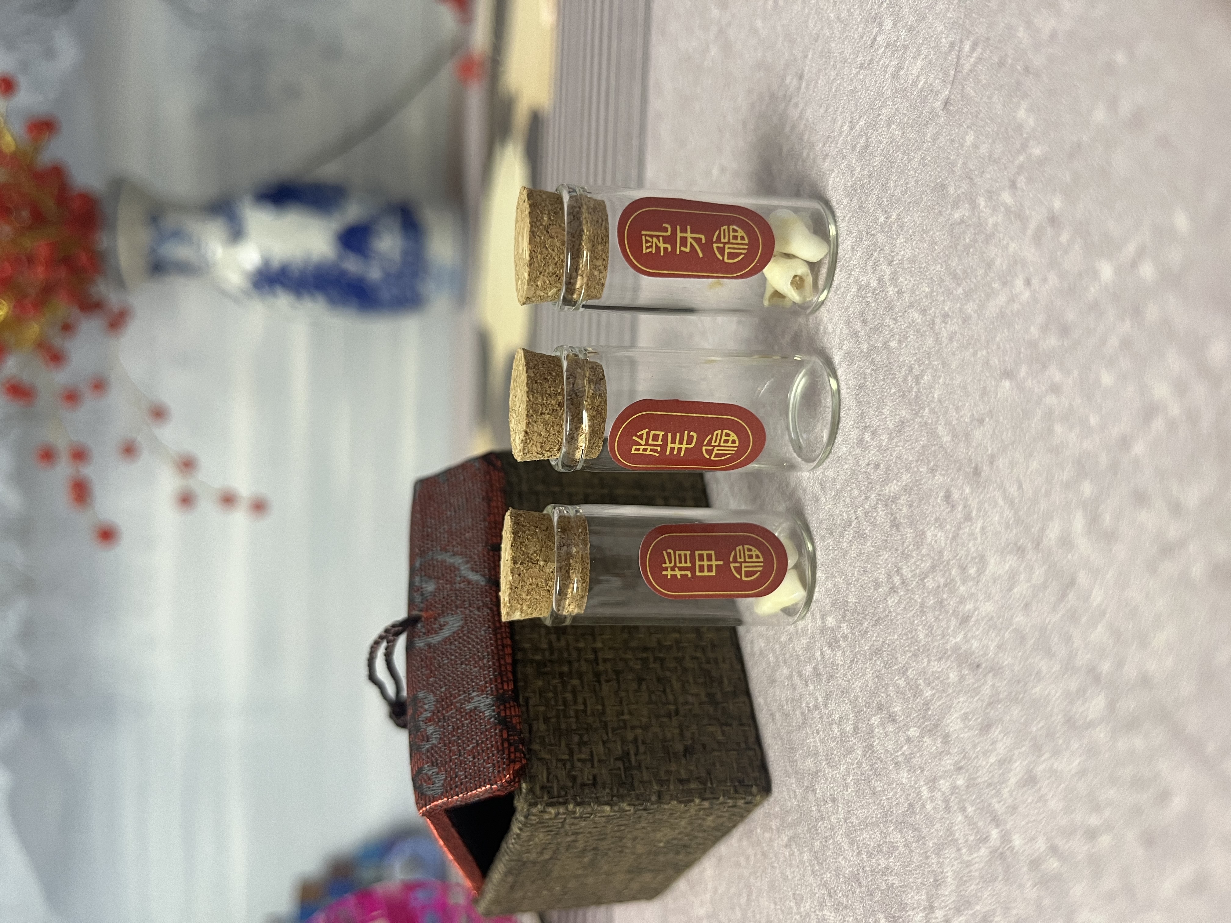 威尔基脐带胎毛胎发收藏盒保存瓶纪念品自制新生儿乳牙婴儿宝宝肚脐瓶 赤红方盒【3个瓶+贴纸+锦盒】 实拍图