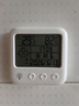 德力西电气（DELIXI ELECTRIC）家用室内温湿度计数显婴儿房闹钟计时电子带笑脸温度表 ABS壁挂 德力西电气 DELIXI ELECTRIC 实拍图