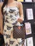 纪诗哲轻奢包包女包2026年新款单肩包女士斜挎水桶包生日礼物送女友老婆 咖啡色｜配灵动狐狸挂饰｜品牌礼盒装 女生包包洋气小众时尚百搭高级感实用情人节纪念日礼物 实拍图