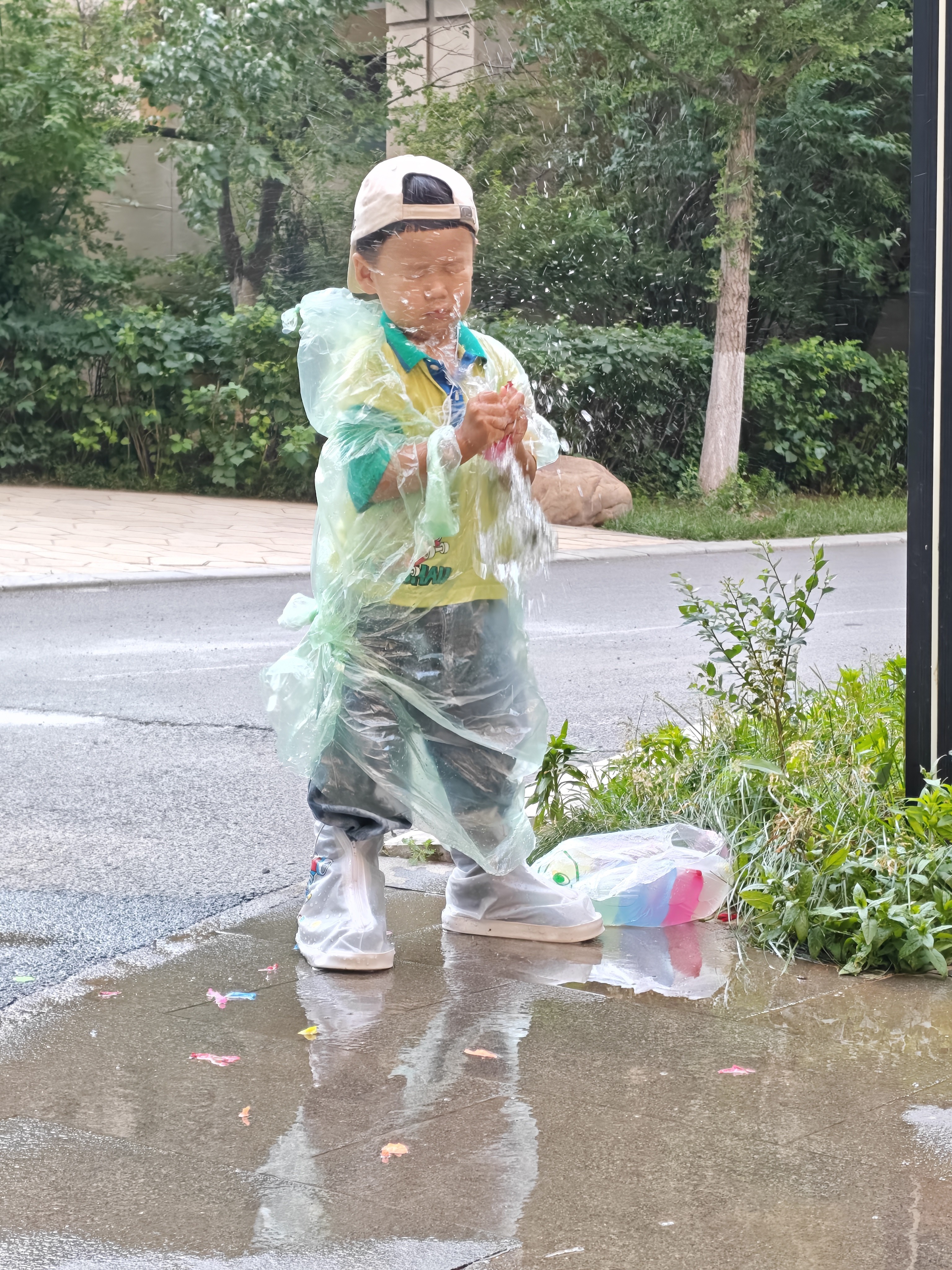 牧萌儿童雨鞋套男女童防水脚套防滑耐磨水鞋学生卡通雨靴 太空人 L 实拍图