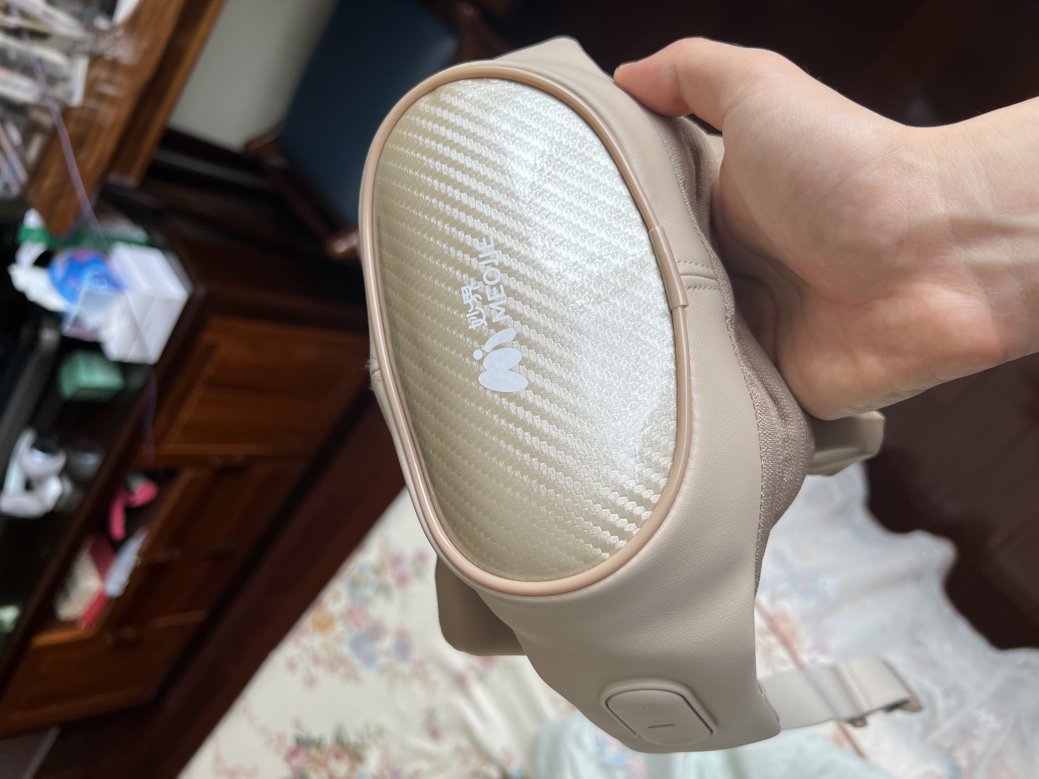 妙界R3至尊升级版颈椎按摩器肩颈按摩仪热敷按摩披肩斜方肌肩颈腰背按摩实用送父母生日礼物男女 金 实拍图
