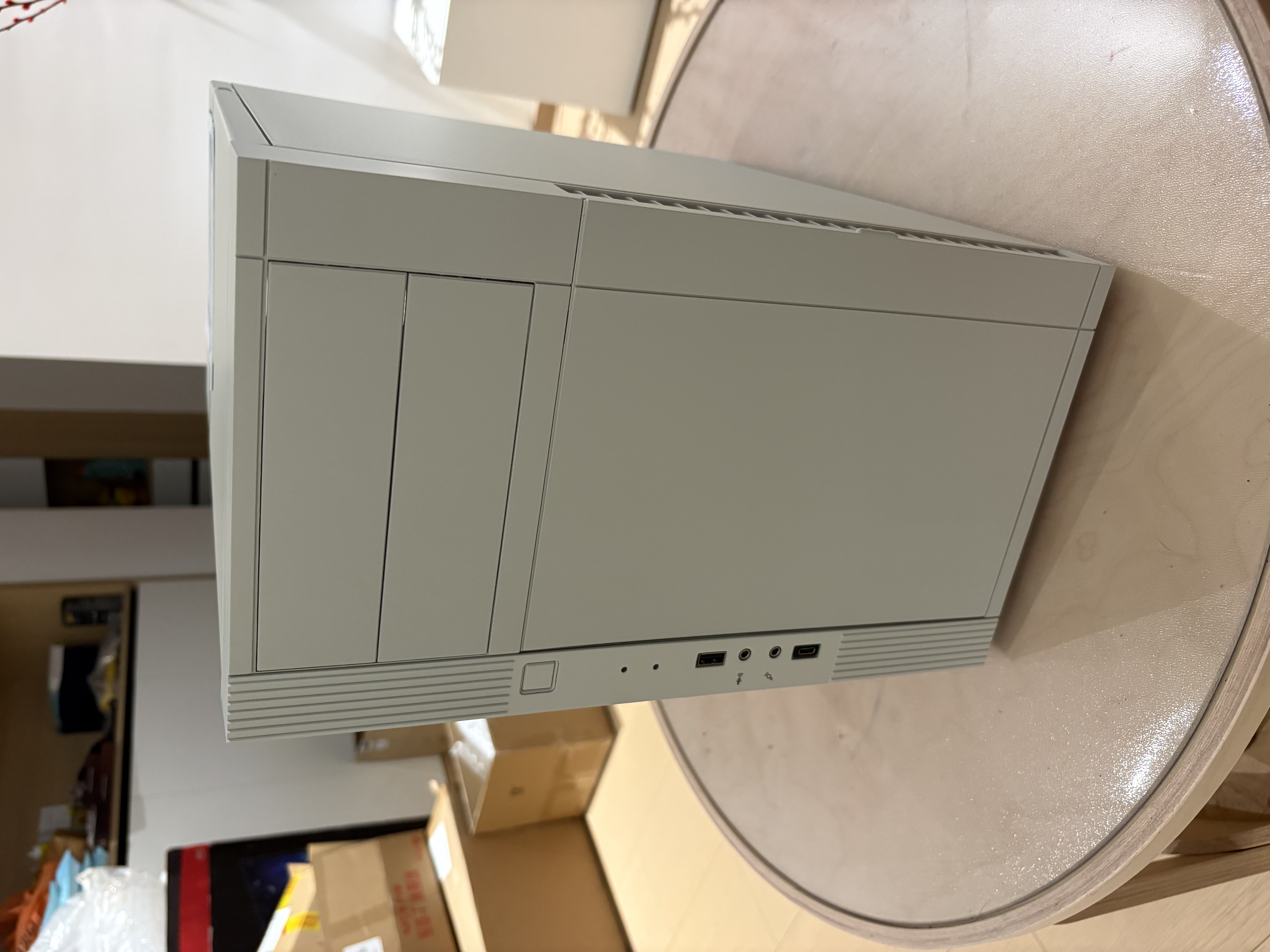 银昕（SilverStone）PS07复刻版MATX机箱 (经典老箱复刻/支持120水冷/Type-C/6个3.5”硬盘空间/PS07W-C) 实拍图
