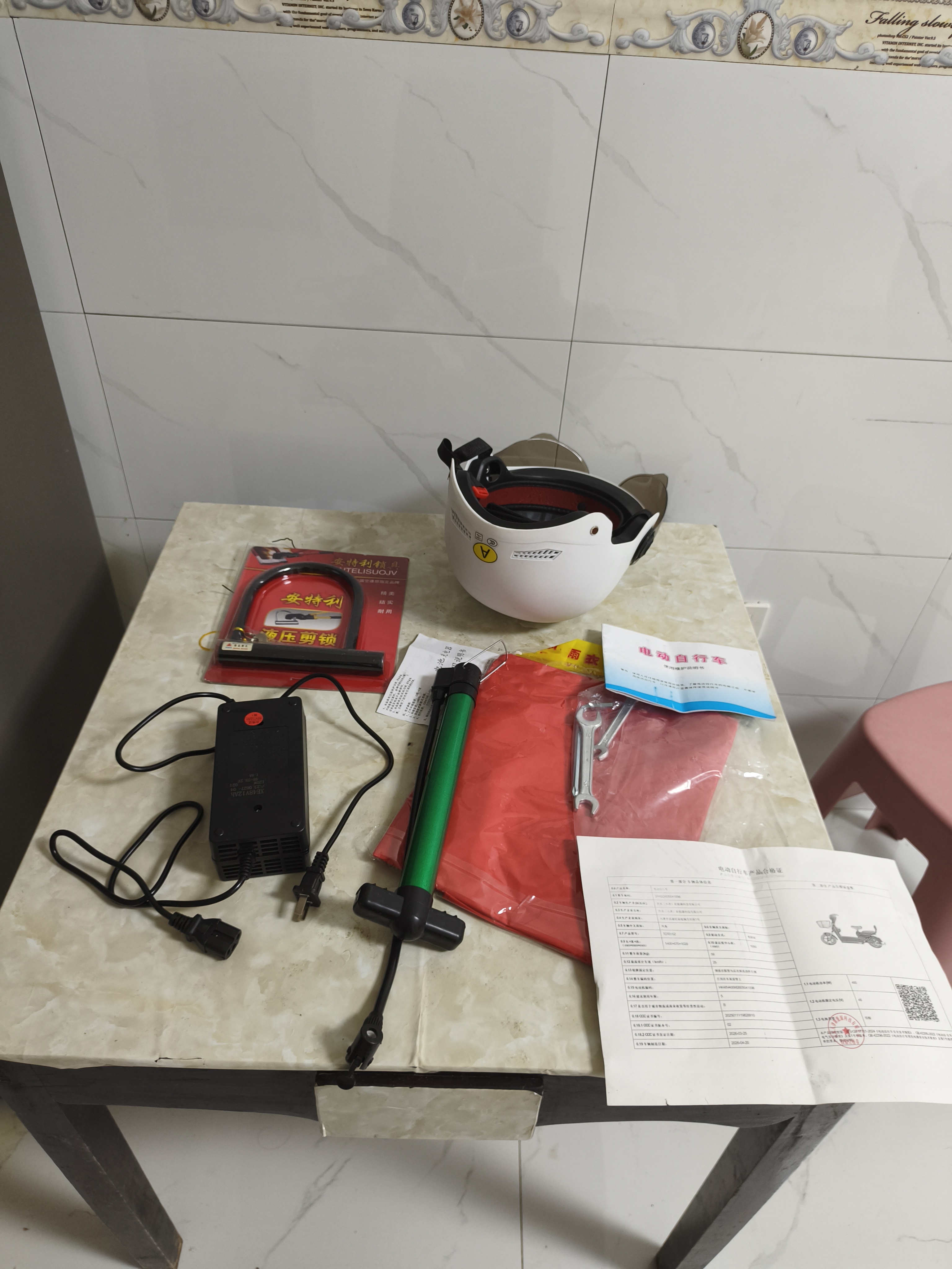 凤凰（Phoenix）电动车新款女生小型轻便新国标电动自行车成人电瓶车双人代步通勤长续航电单车两轮助力车 曜石黑【全国联保 智能快充 终身售后】 【铅酸】12A载能-纯电续航36公里 实拍图