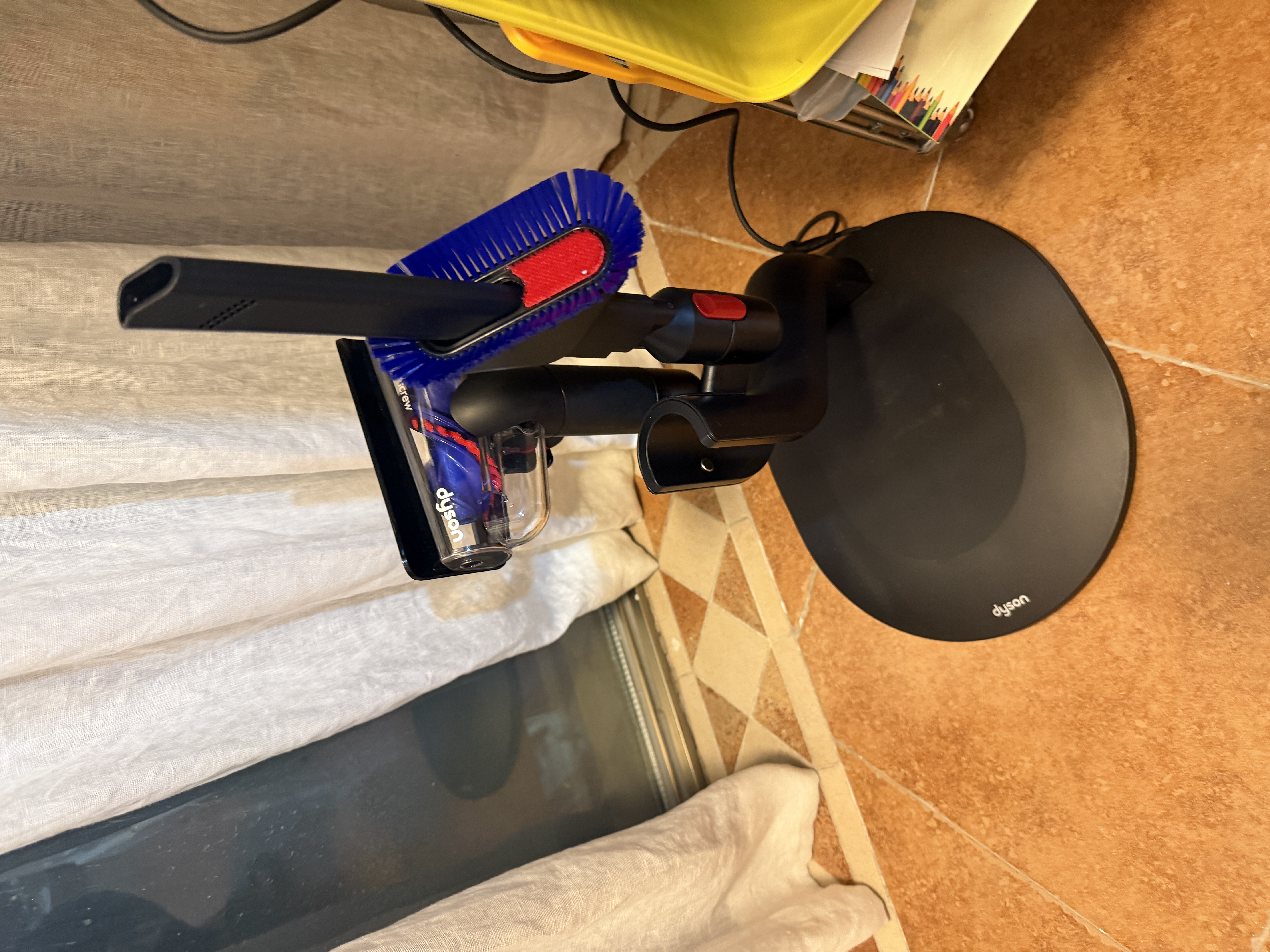 戴森（DYSON）PencilVac铅笔吸尘器 原装进口正品 超轻手持无线 家用超强大吸力 光学显尘 可车载 价保618 实拍图