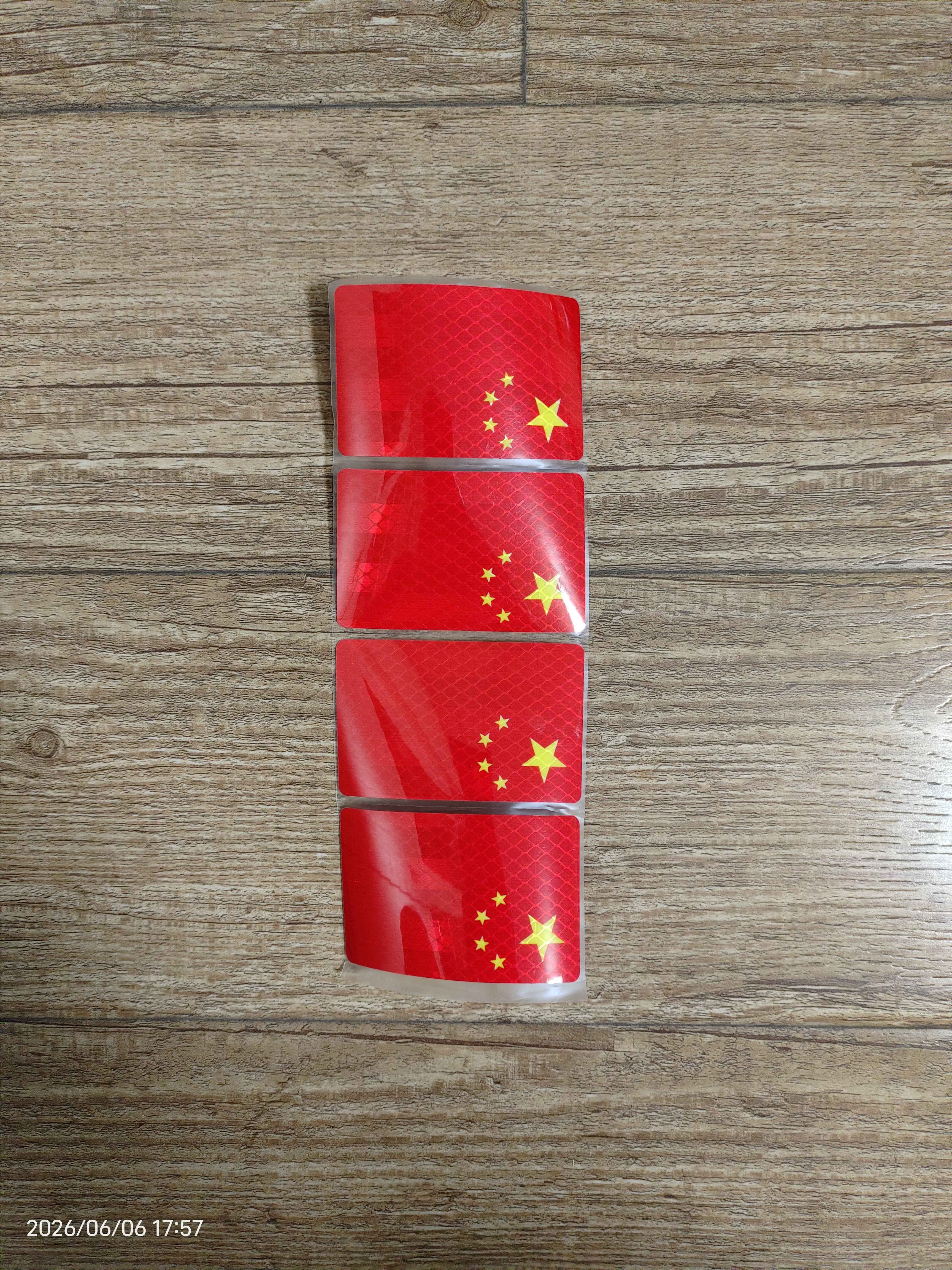 【拍2单更实惠】五星红旗车贴车尾贴电动车贴立体汽车反光贴 反光国旗贴4张（5x8cm) 实拍图
