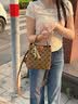 纪诗哲轻奢包包女包2026年新款单肩包女士斜挎水桶包生日礼物送女友老婆 棕色｜配灵动狐狸挂饰｜品牌礼盒装 女生包包洋气小众时尚百搭高级感实用情人节纪念日礼物 实拍图